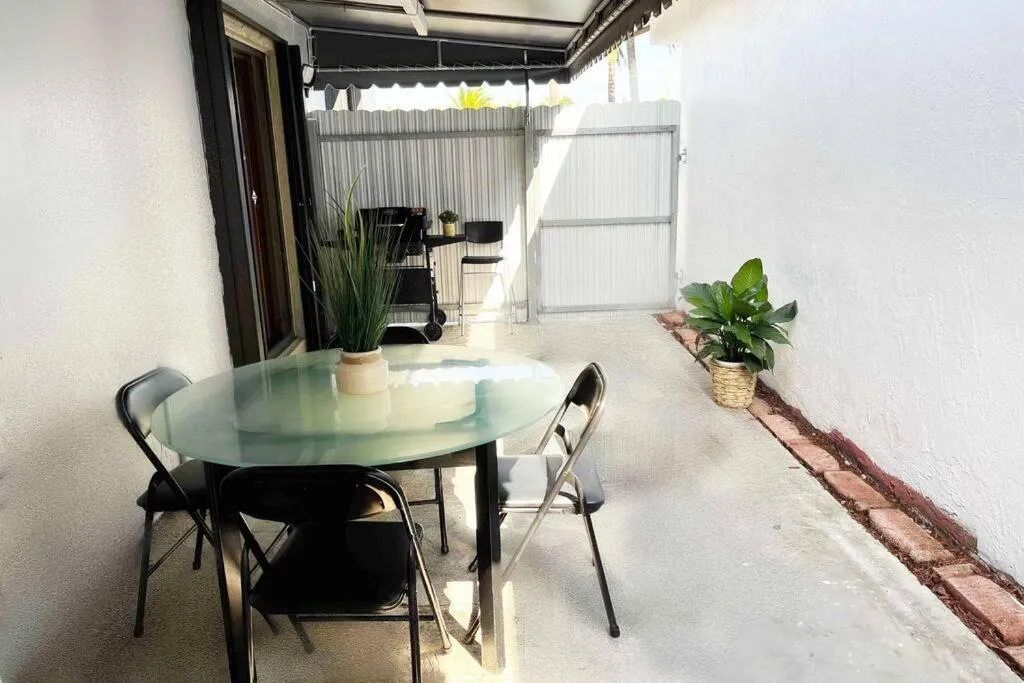 Patio in Amazing & cozy Duplex near Zoo Miami !