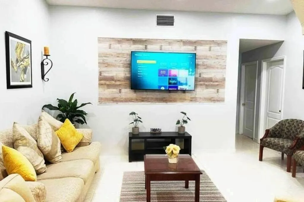 TV and multimedia in Amazing & cozy Duplex near Zoo Miami !