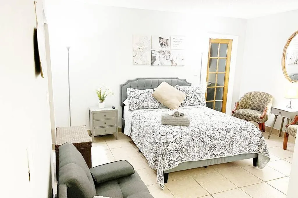 Bedroom, Bed in Amazing & cozy Duplex near Zoo Miami !