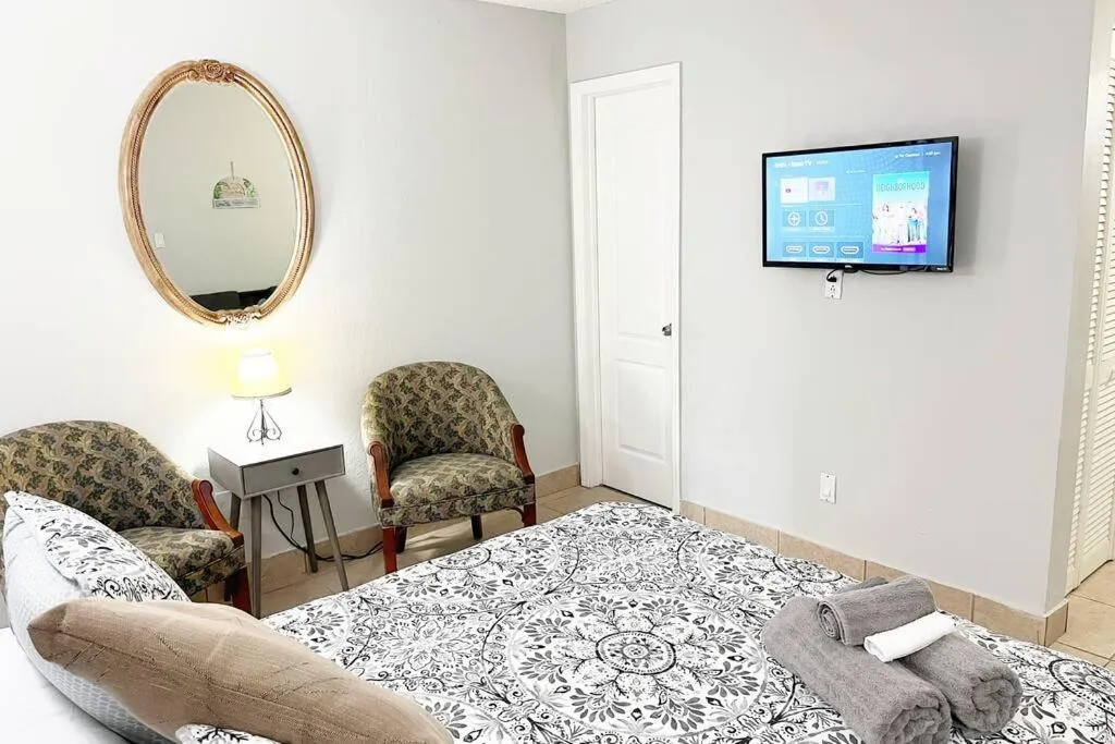Bedroom, Bed in Amazing & cozy Duplex near Zoo Miami !