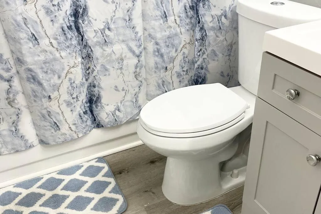 Bathroom in Amazing & cozy Duplex near Zoo Miami !