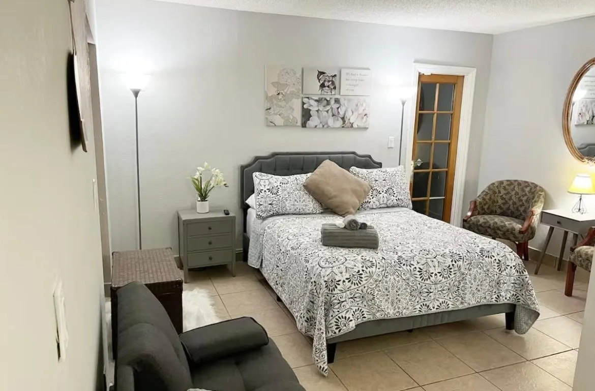 Bedroom, Bed in Amazing & cozy Duplex near Zoo Miami !