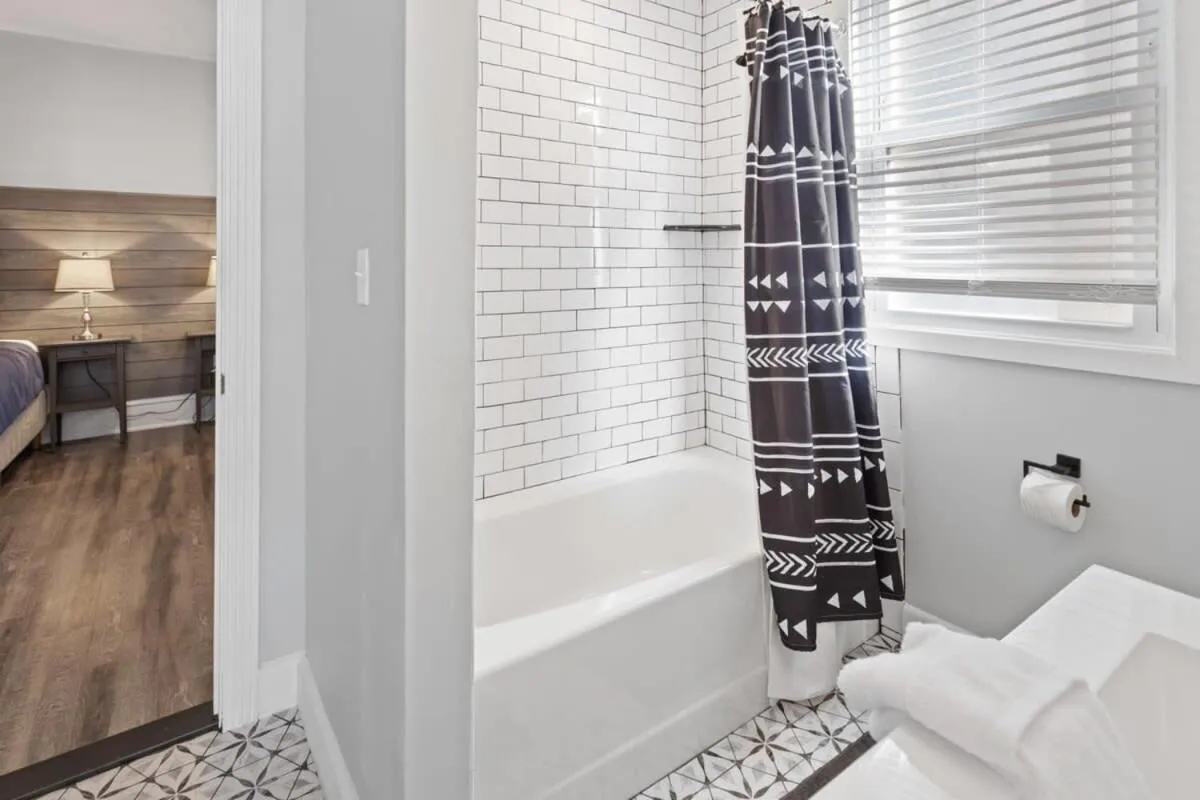 3 Beachfront Apts with 12BR 6BA in AC