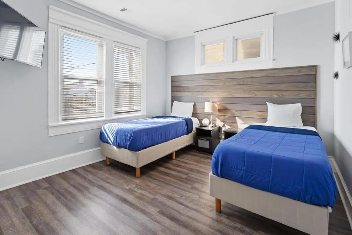 Bed in 3 Beachfront Apts with 12BR 6BA in AC