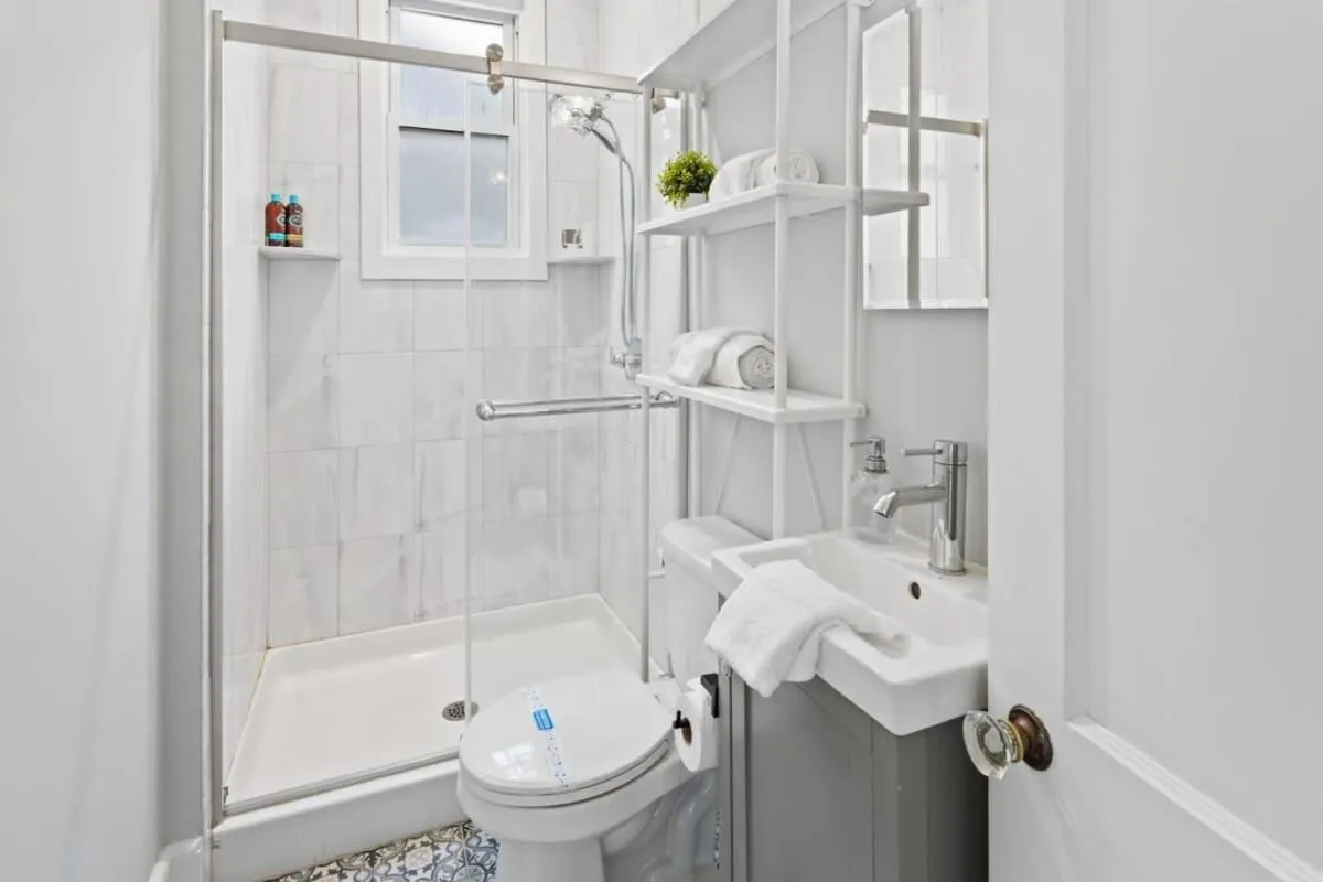 3 Beachfront Apts with 12BR 6BA in AC