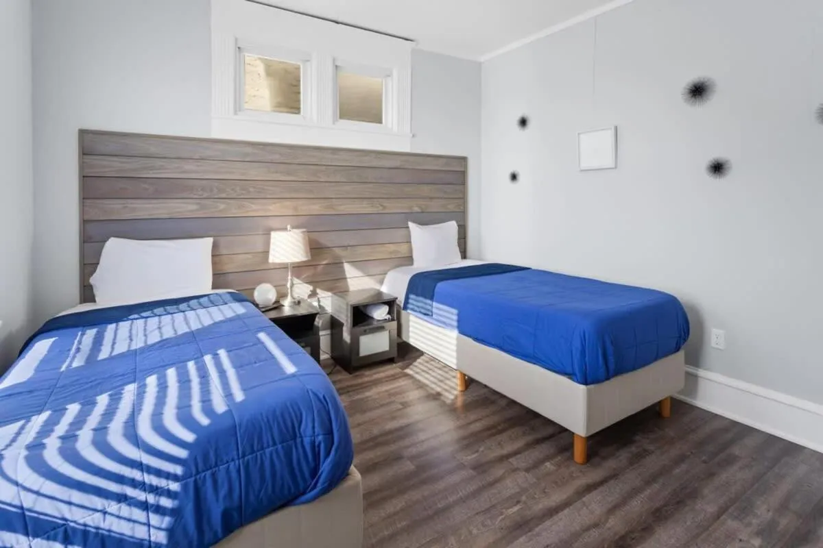 Bed in 3 Beachfront Apts with 12BR 6BA in AC