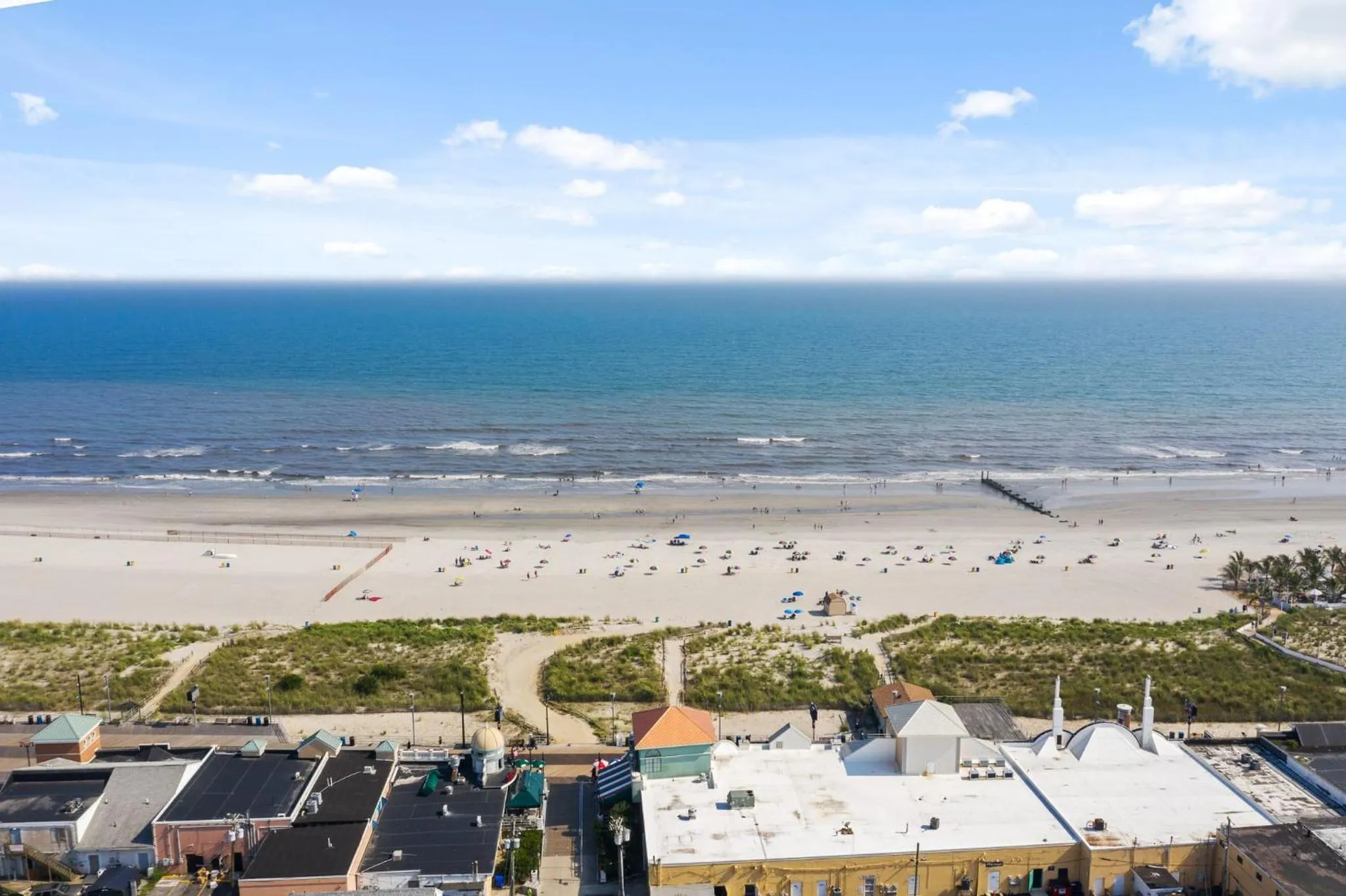 9BR Beach Block House with 13 Beds in Central Atlantic City