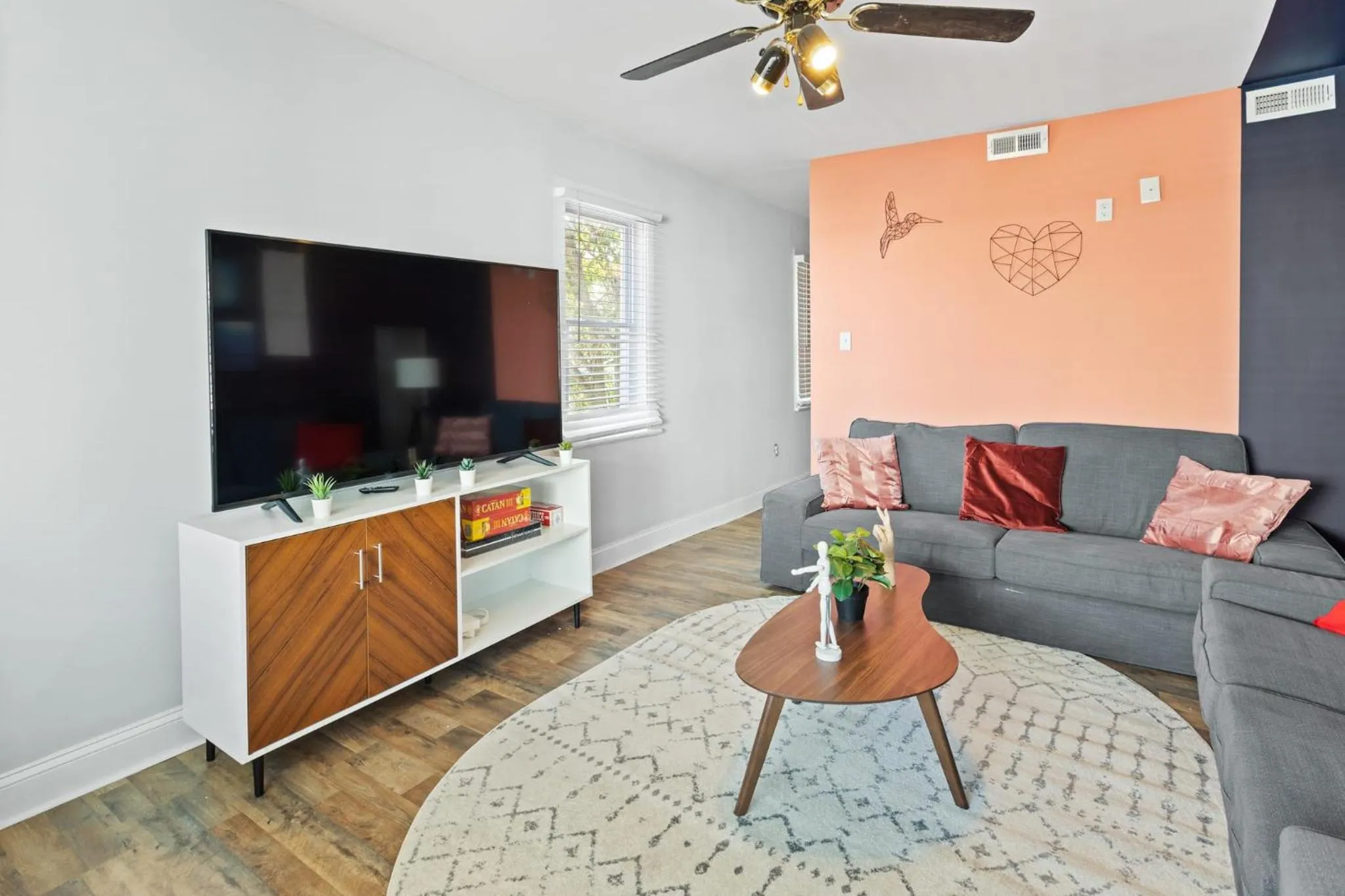 9BR Beach Block House with 13 Beds in Central Atlantic City