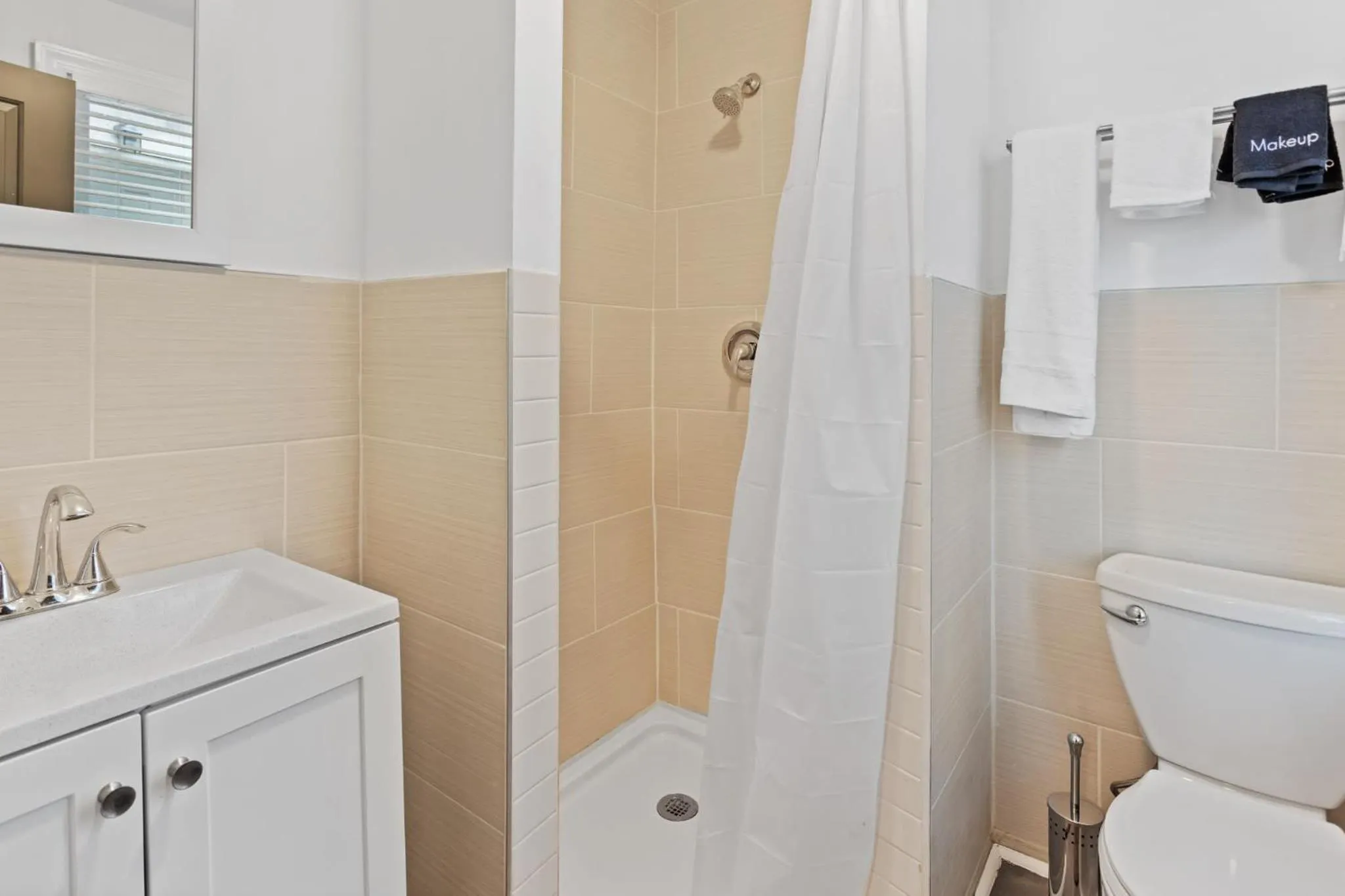 9BR Beach Block House with 13 Beds in Central Atlantic City