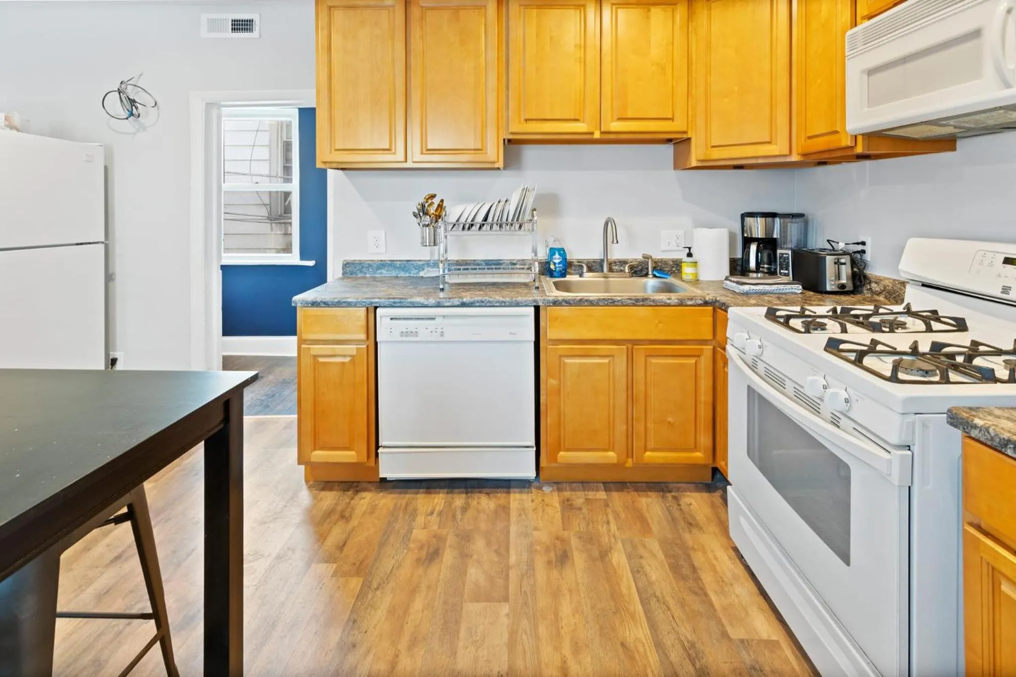 9BR Beach Block House with 13 Beds in Central Atlantic City