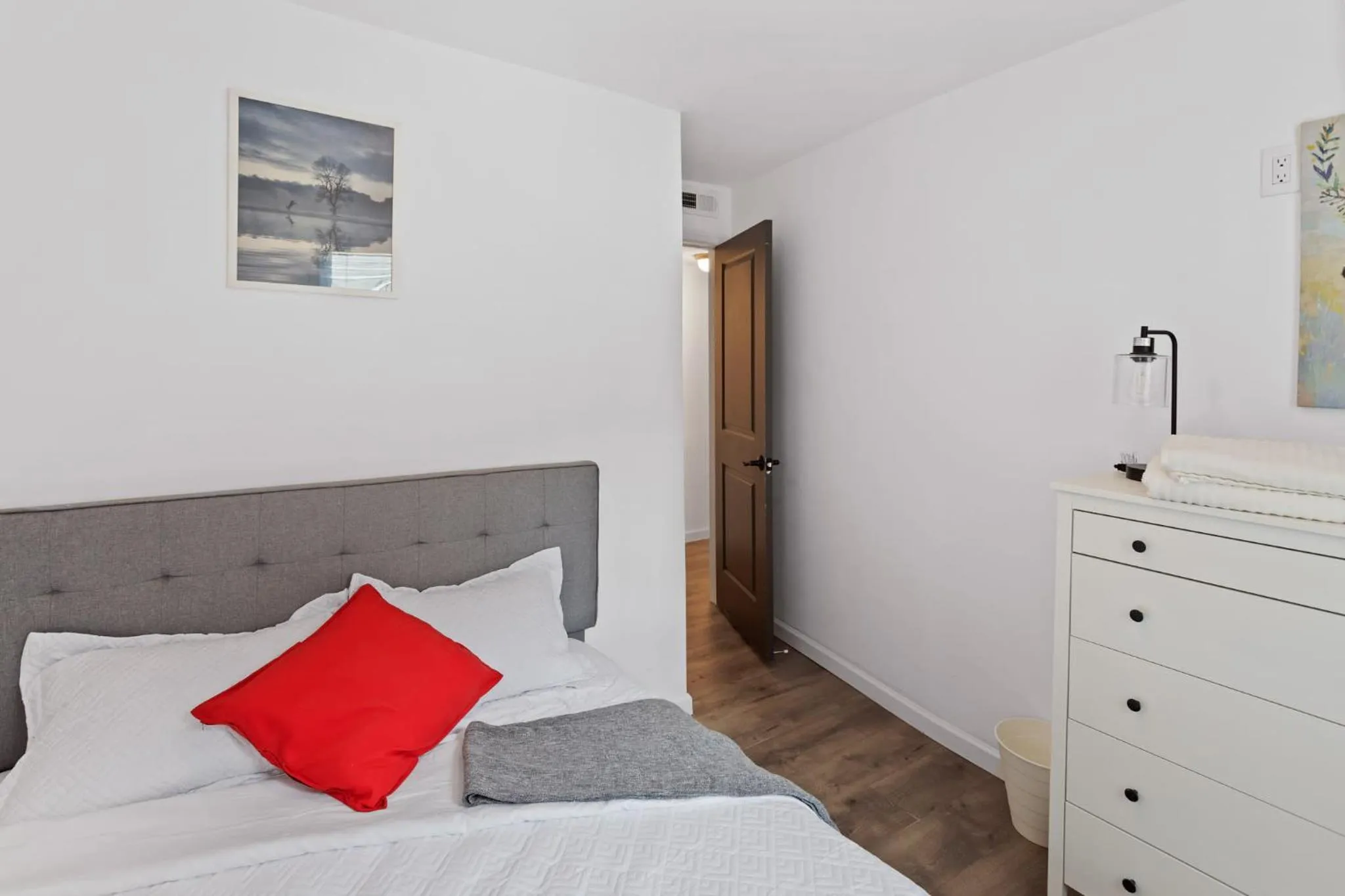 Bed in 9BR Beach Block House with 13 Beds in Central Atlantic City