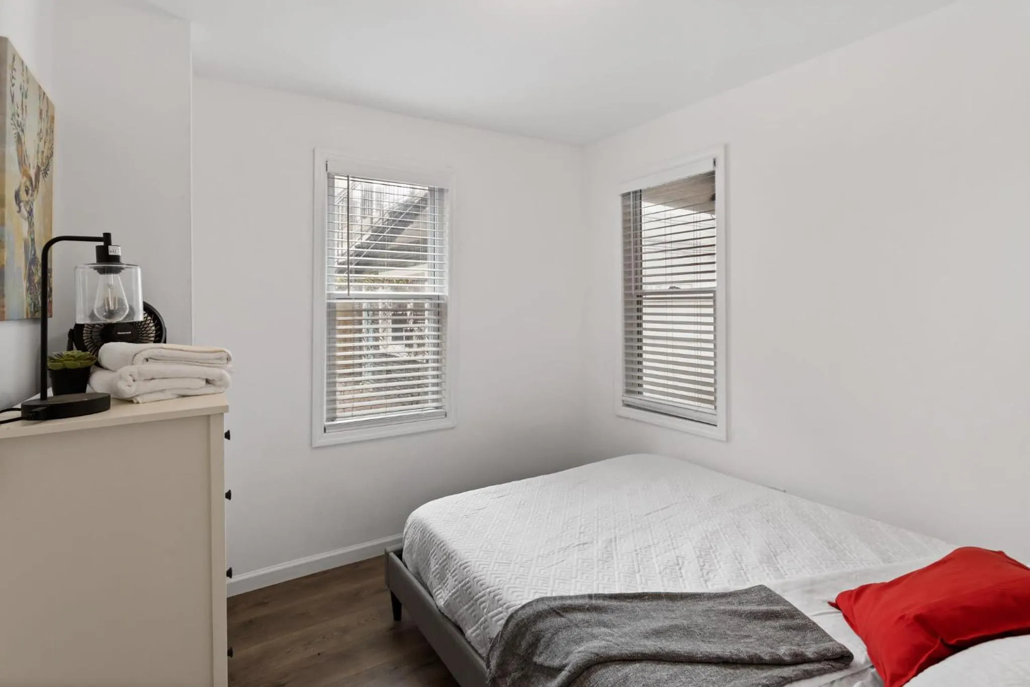 Bed in 9BR Beach Block House with 13 Beds in Central Atlantic City