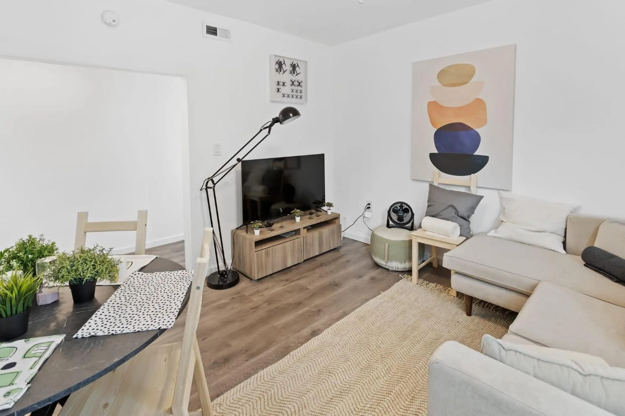 9BR Beach Block House with 13 Beds in Central Atlantic City