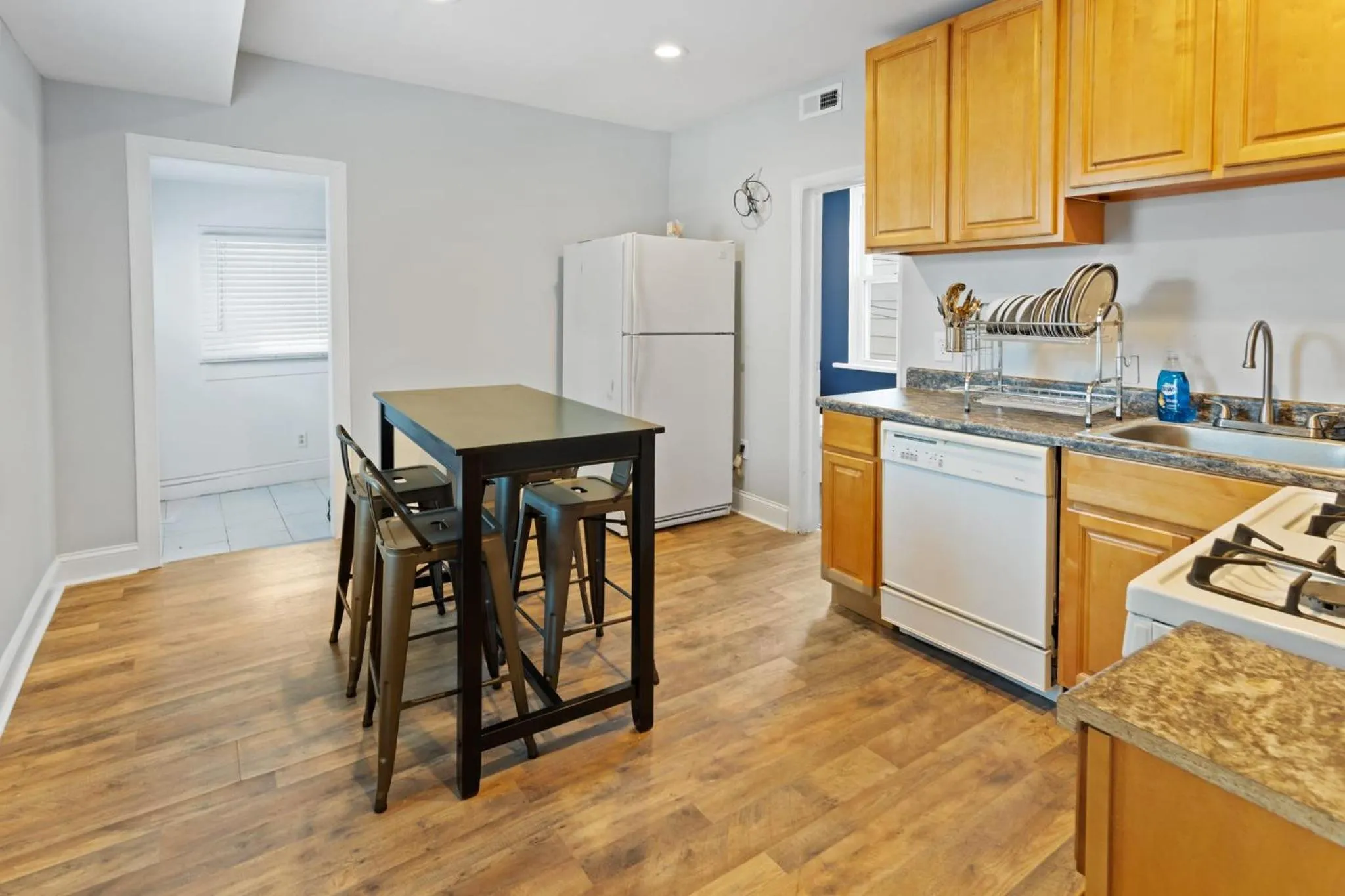 9BR Beach Block House with 13 Beds in Central Atlantic City