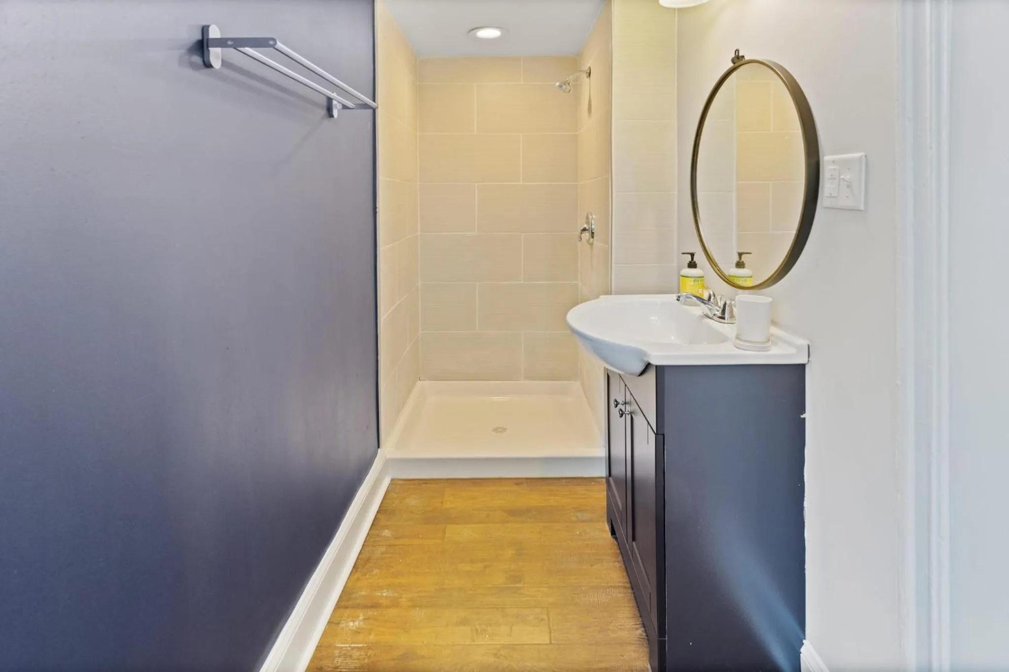 9BR Beach Block House with 13 Beds in Central Atlantic City