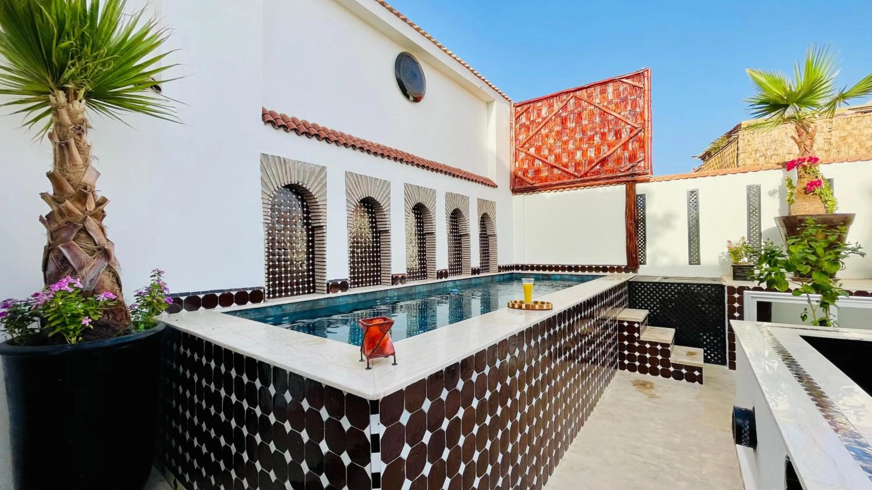 Property building in Dar Najat