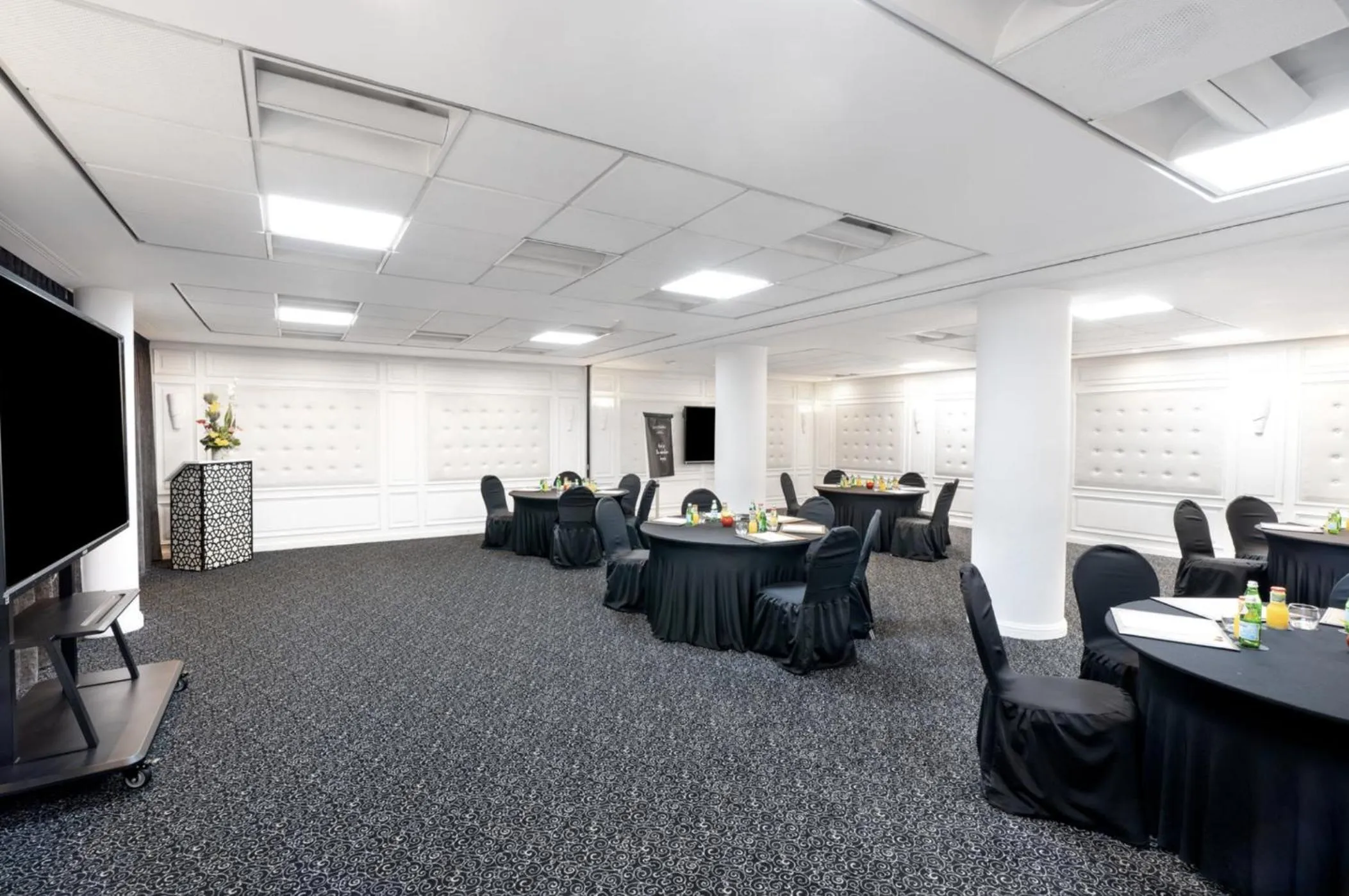 Meeting/conference room in Le Diwan Hotel Rabat - MGallery Collection