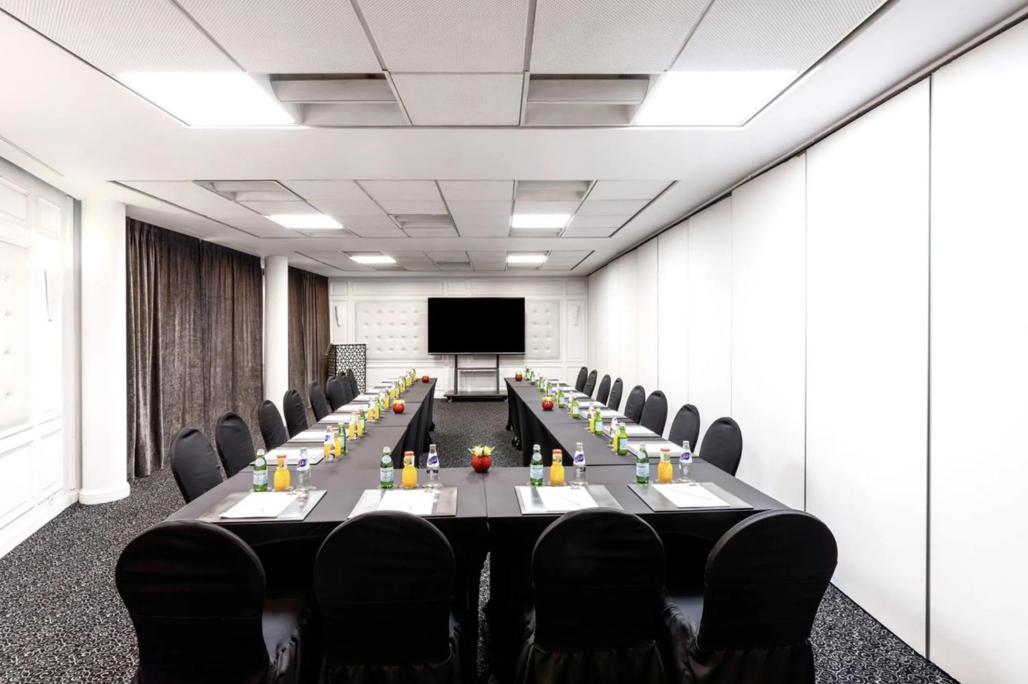 Meeting/conference room in Le Diwan Hotel Rabat - MGallery Collection