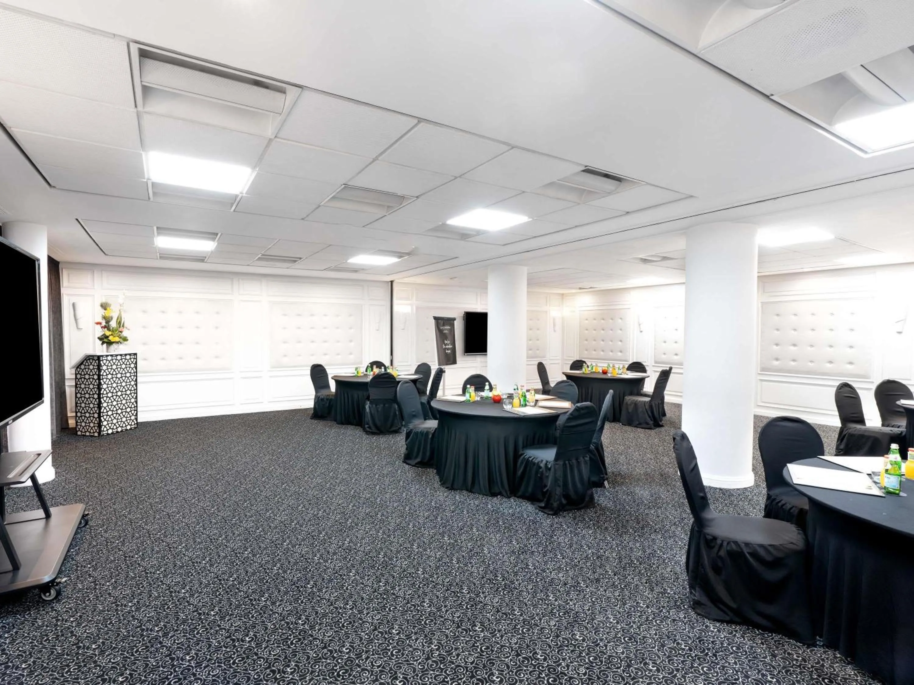 Meeting/conference room in Le Diwan Hotel Rabat - MGallery Collection