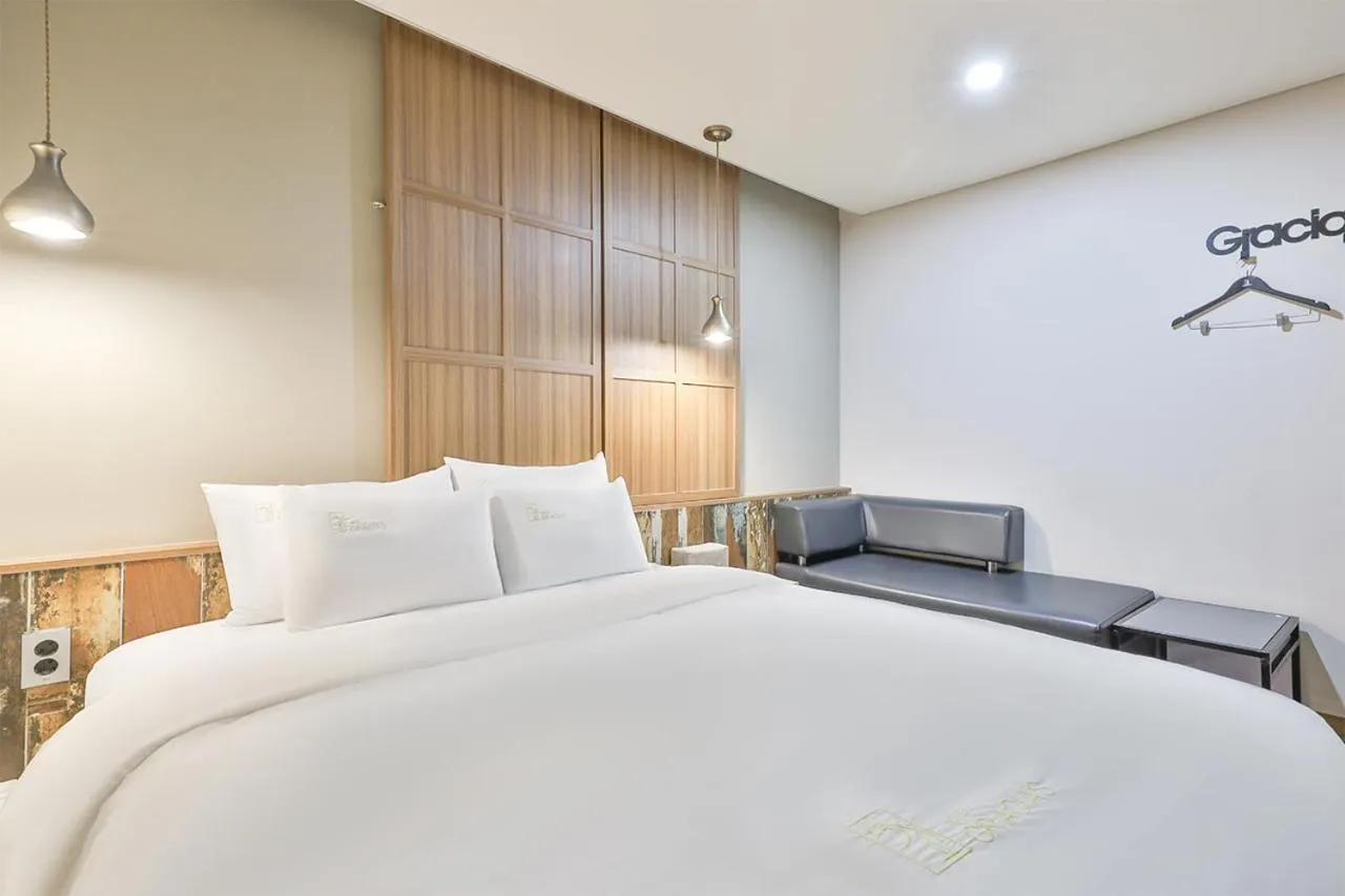 Bedroom in Gracias Hotel Gimhae