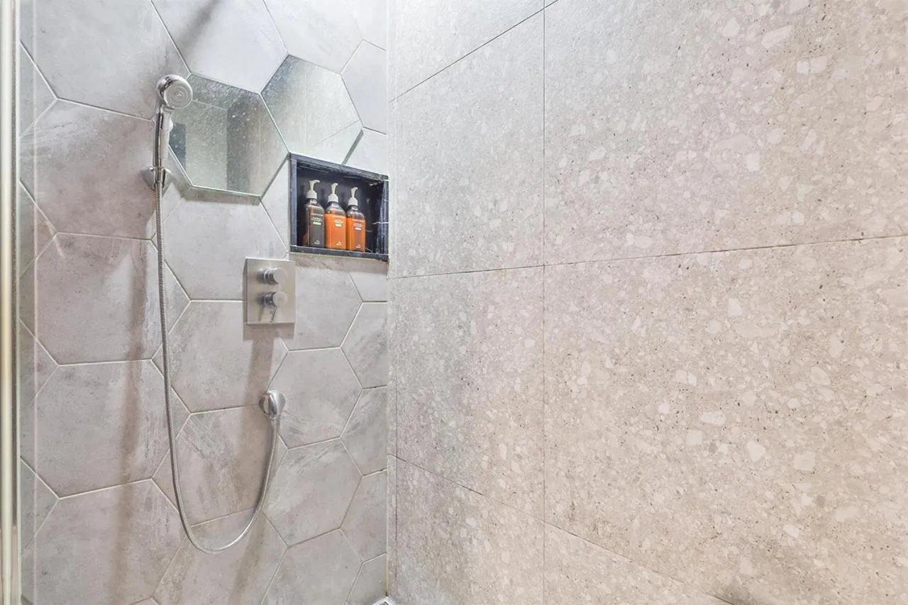 Shower in Gracias Hotel Gimhae