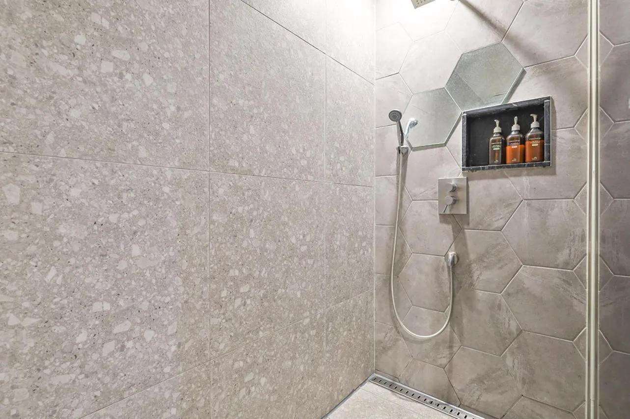Shower in Gracias Hotel Gimhae
