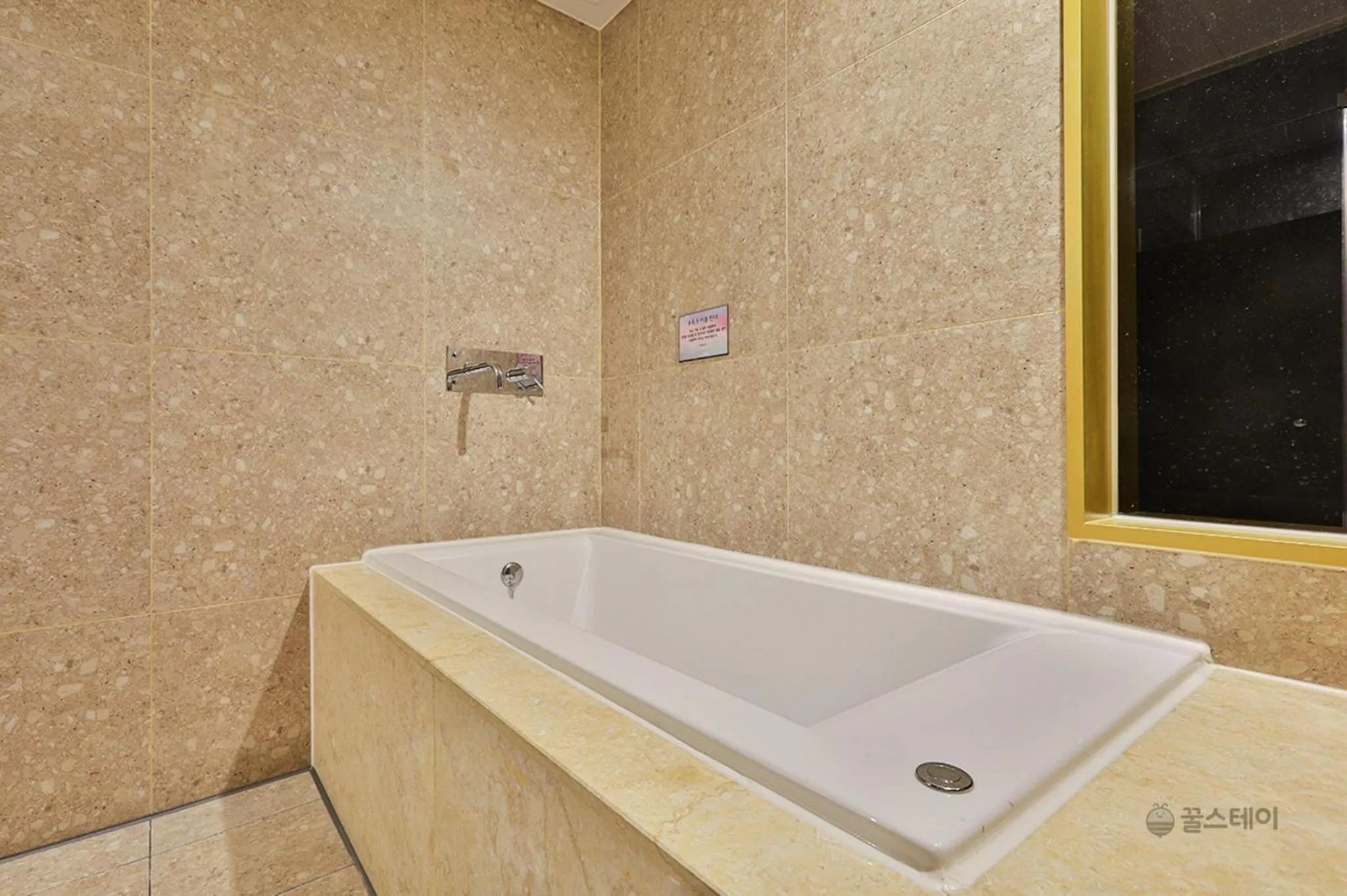 Bath in Gracias Hotel Gimhae