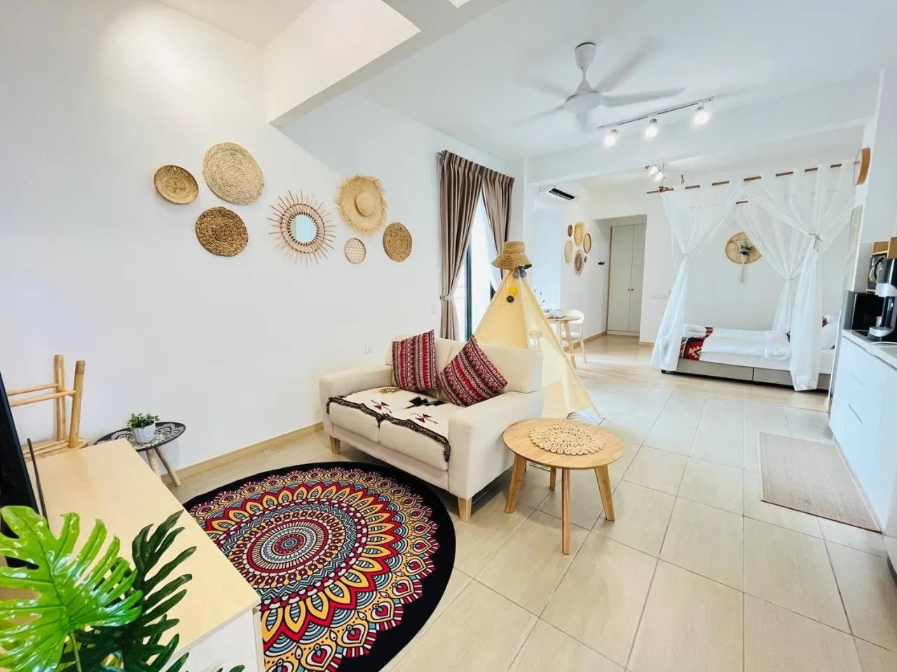 Living room in Mutiara Melaka Beach Paradise by Glex