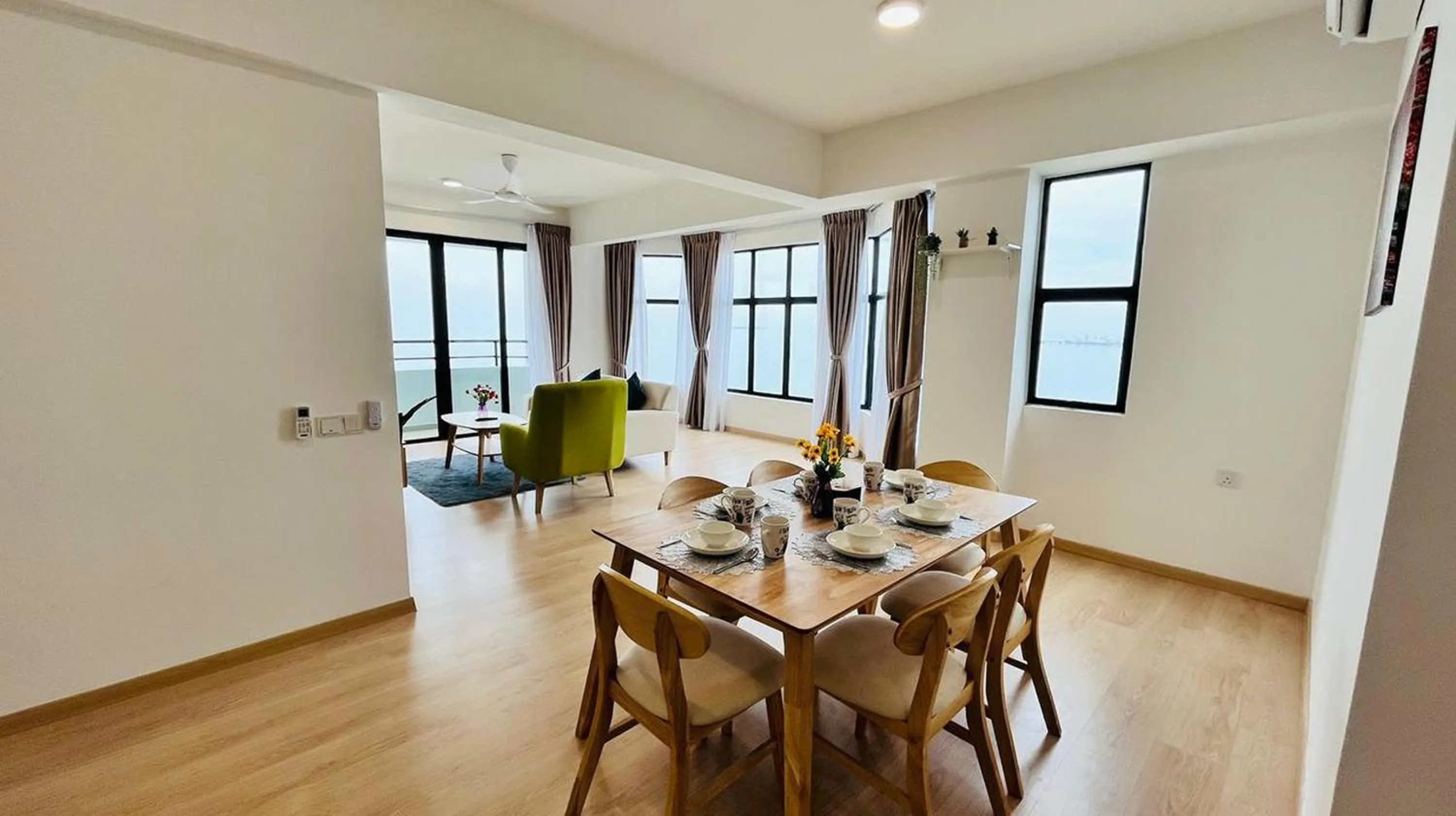 Living room in Mutiara Melaka Beach Paradise by Glex