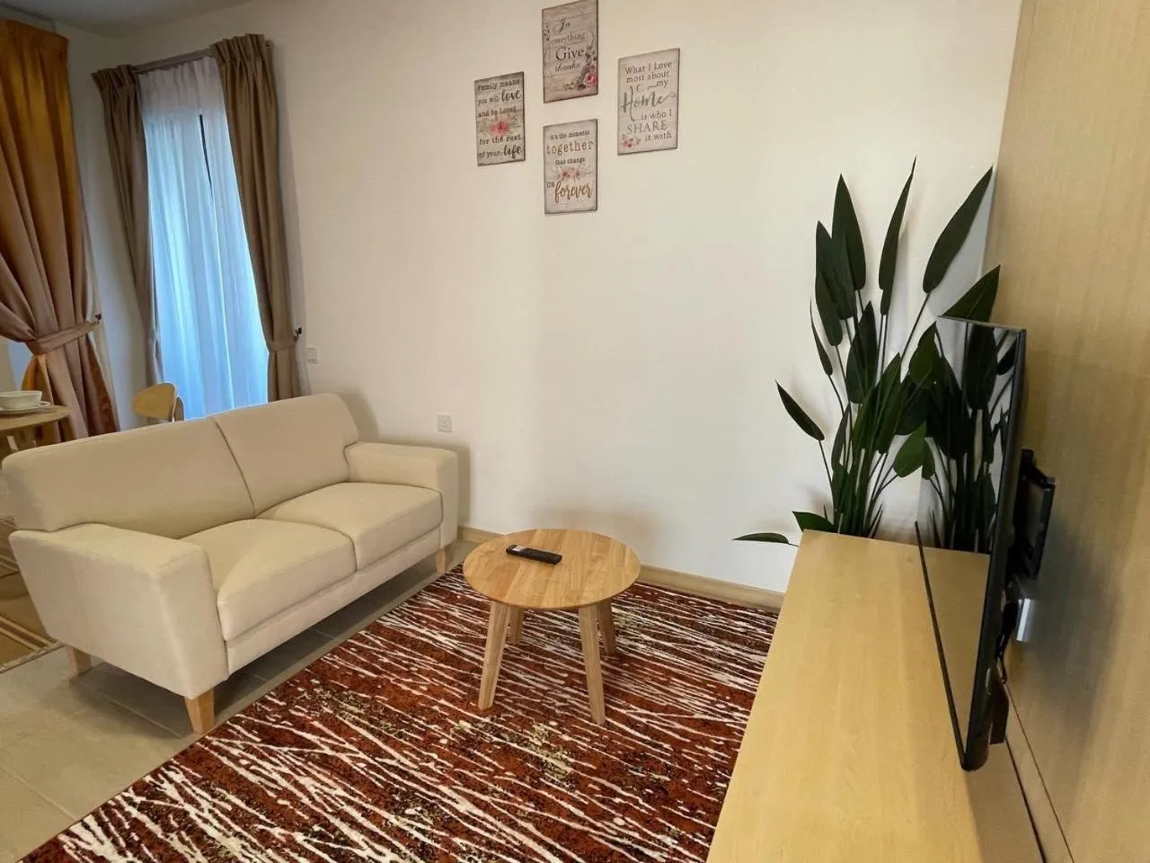 Living room in Mutiara Melaka Beach Paradise by Glex