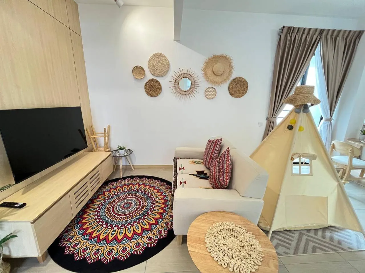 Living room in Mutiara Melaka Beach Paradise by Glex