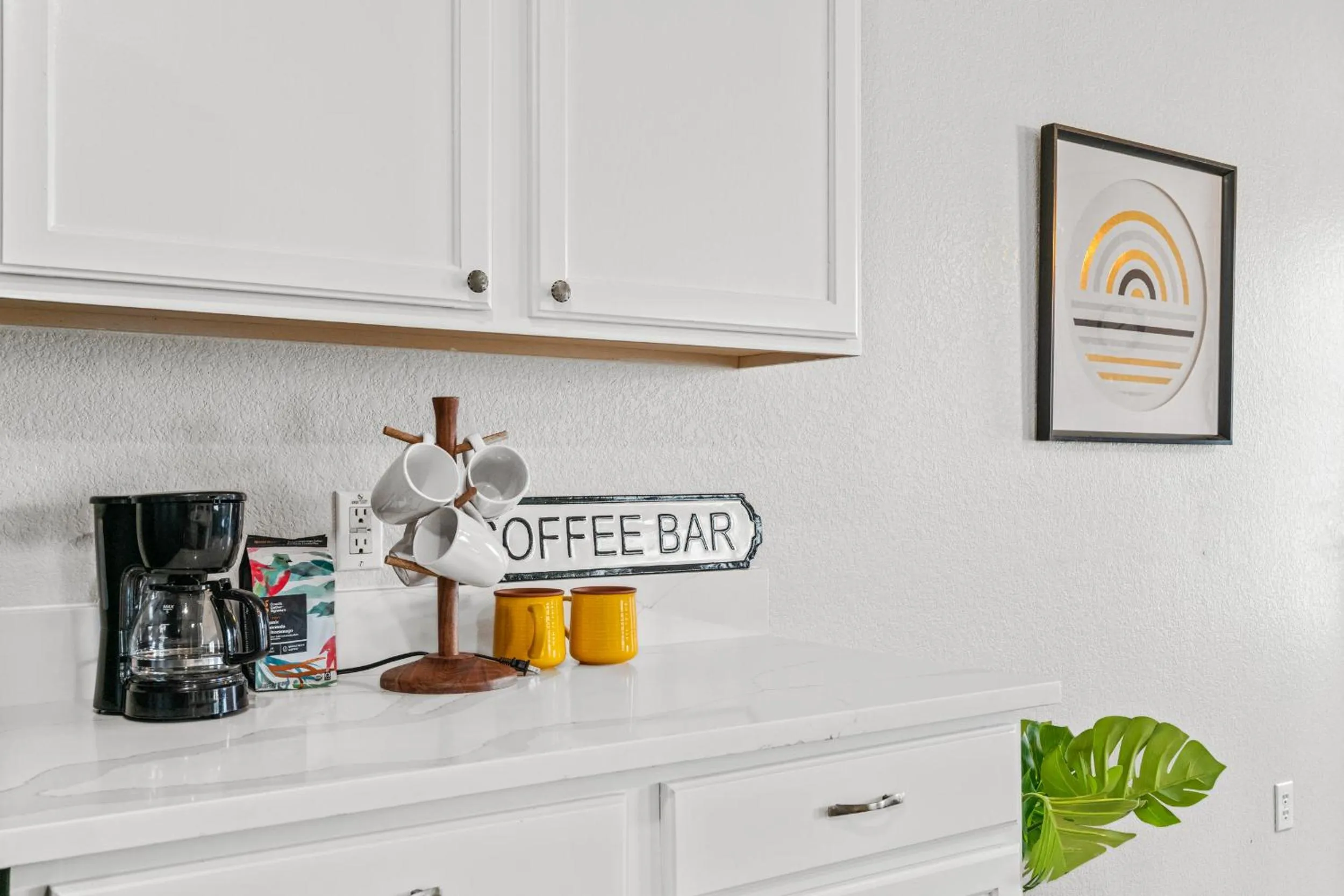 Coffee/tea facilities in Modern, family friendly home w garage, huge yard!