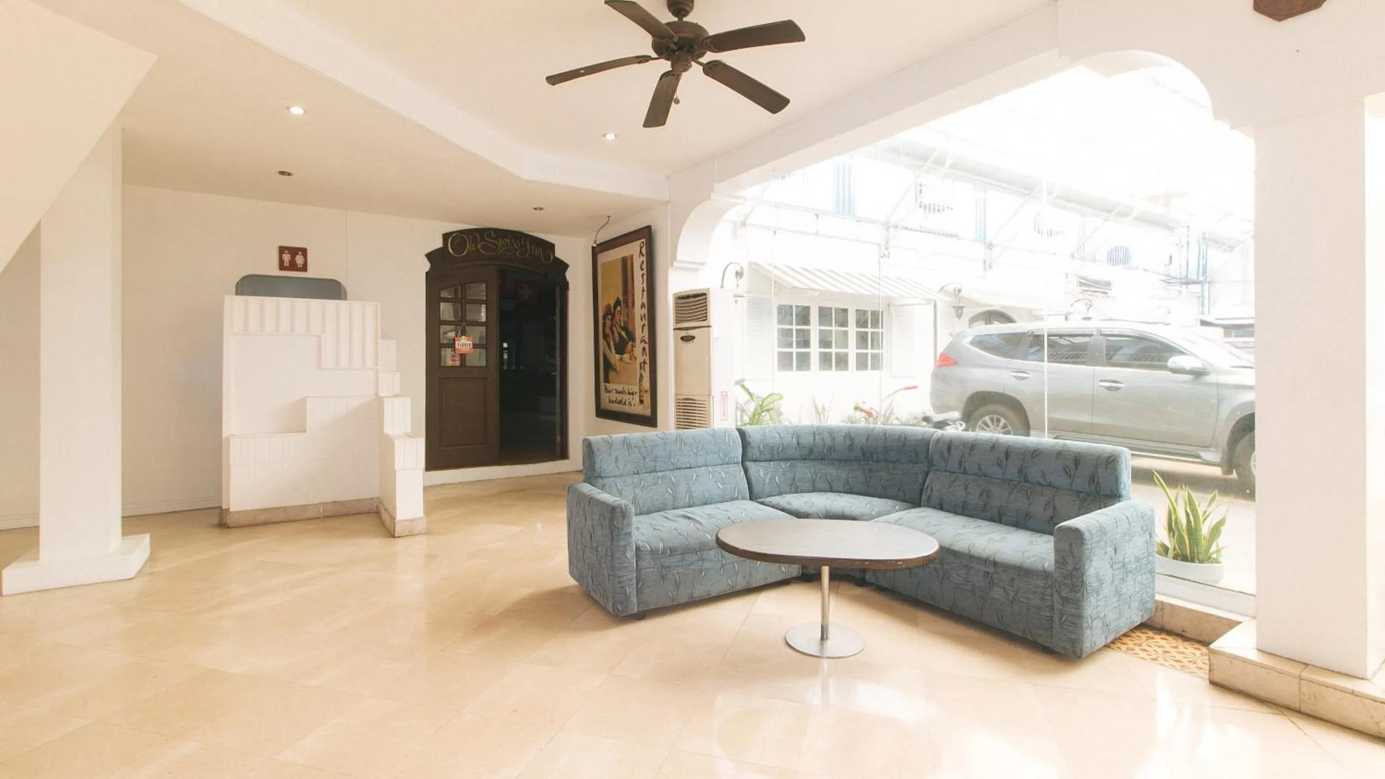 Living room in Garden Plaza Hotel Manila