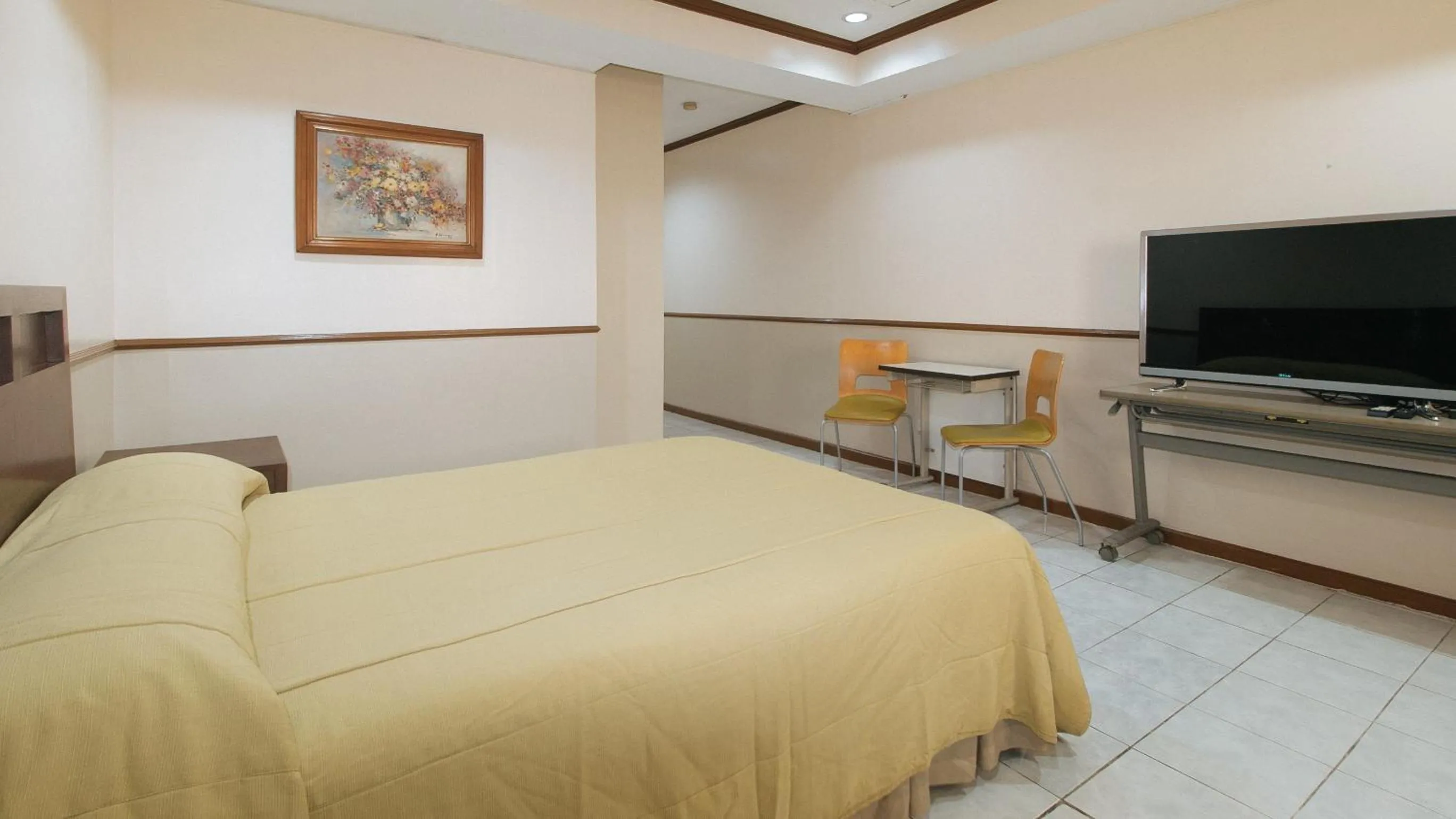 TV and multimedia, Bed in Garden Plaza Hotel Manila