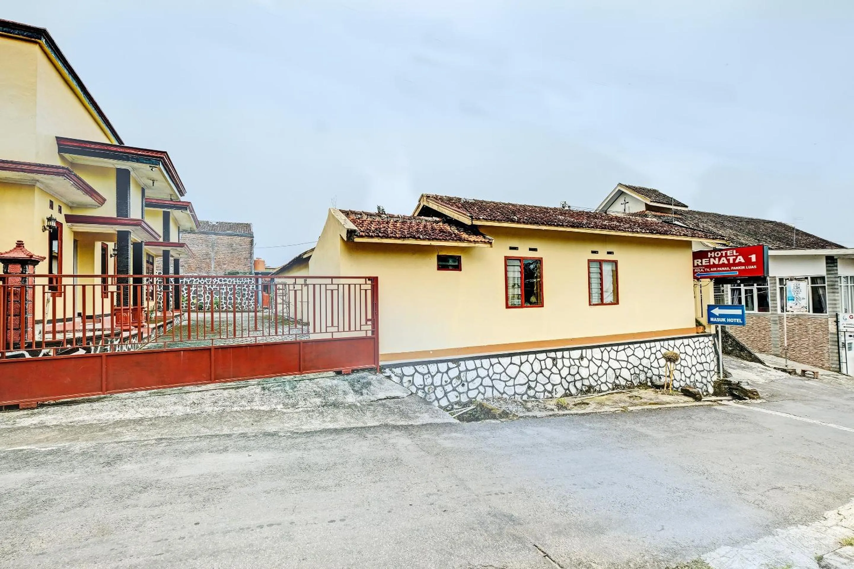 Facade/entrance in OYO 92406 Hotel Renata 1