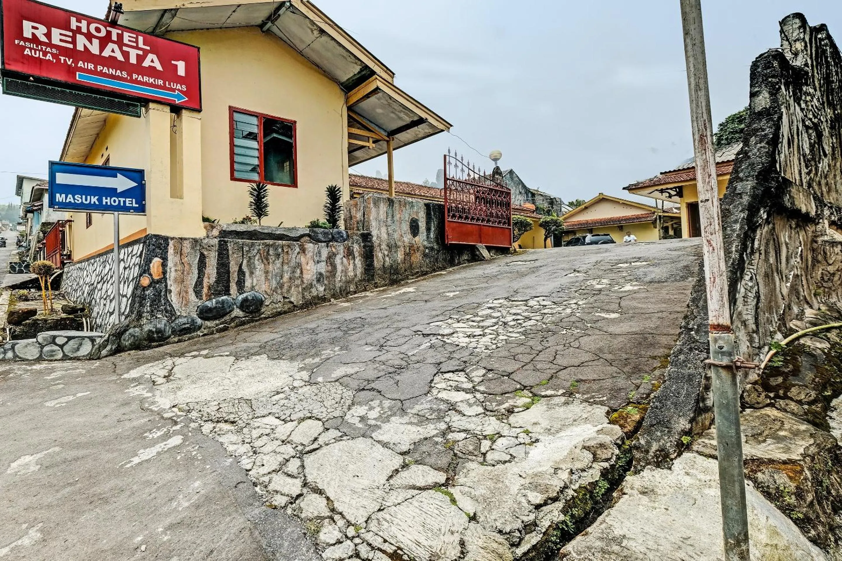 Facade/entrance in OYO 92406 Hotel Renata 1