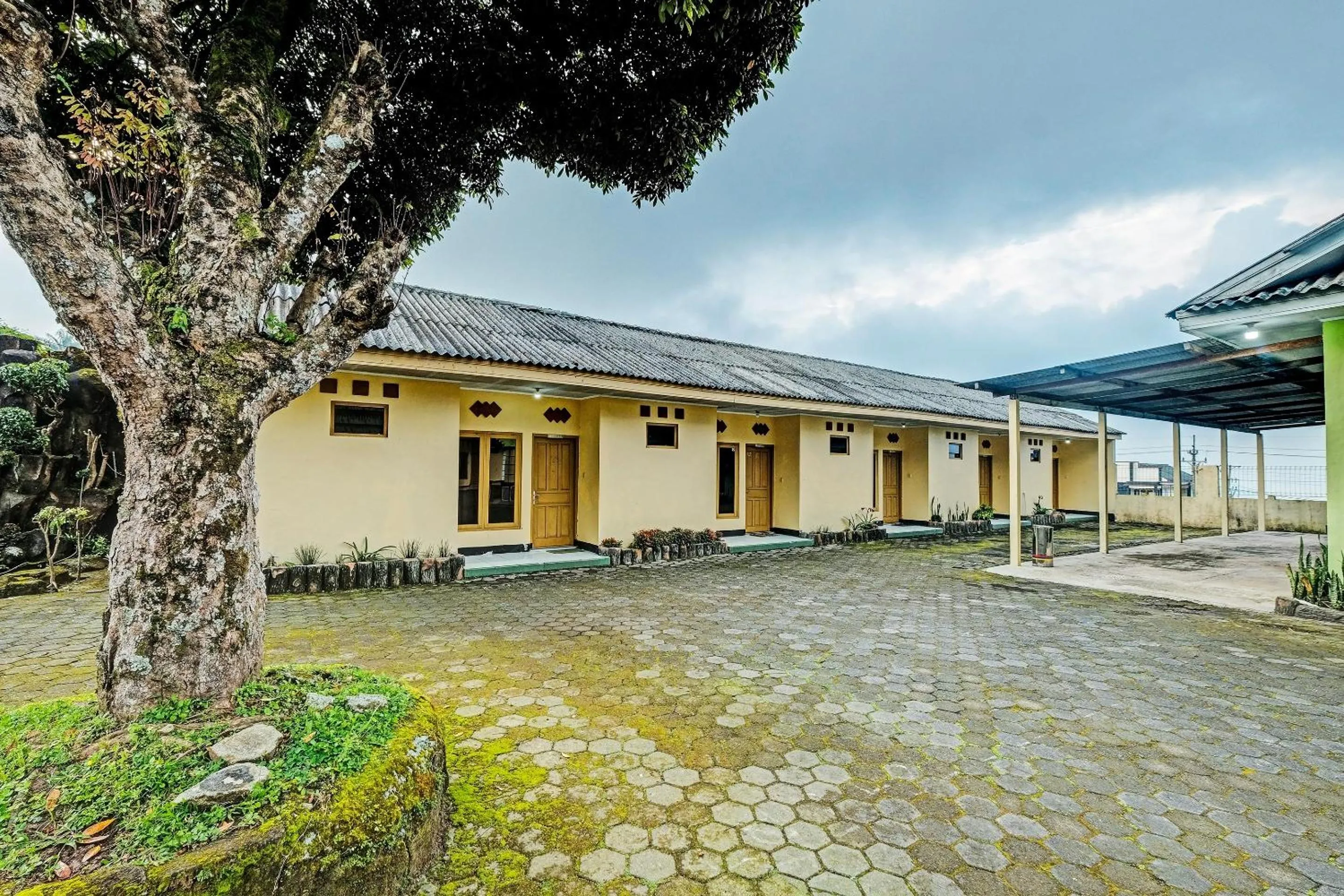 Lobby or reception in OYO 92406 Hotel Renata 1