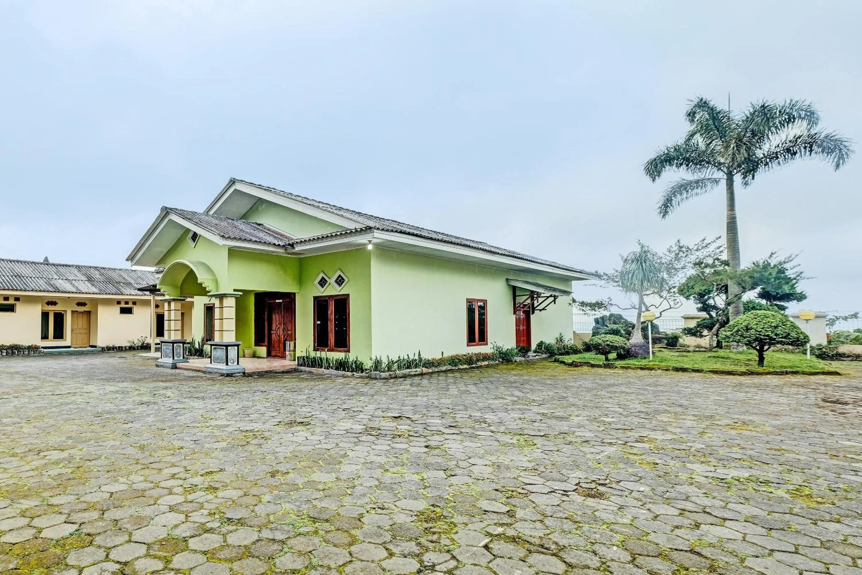 Facade/entrance in OYO 92406 Hotel Renata 1