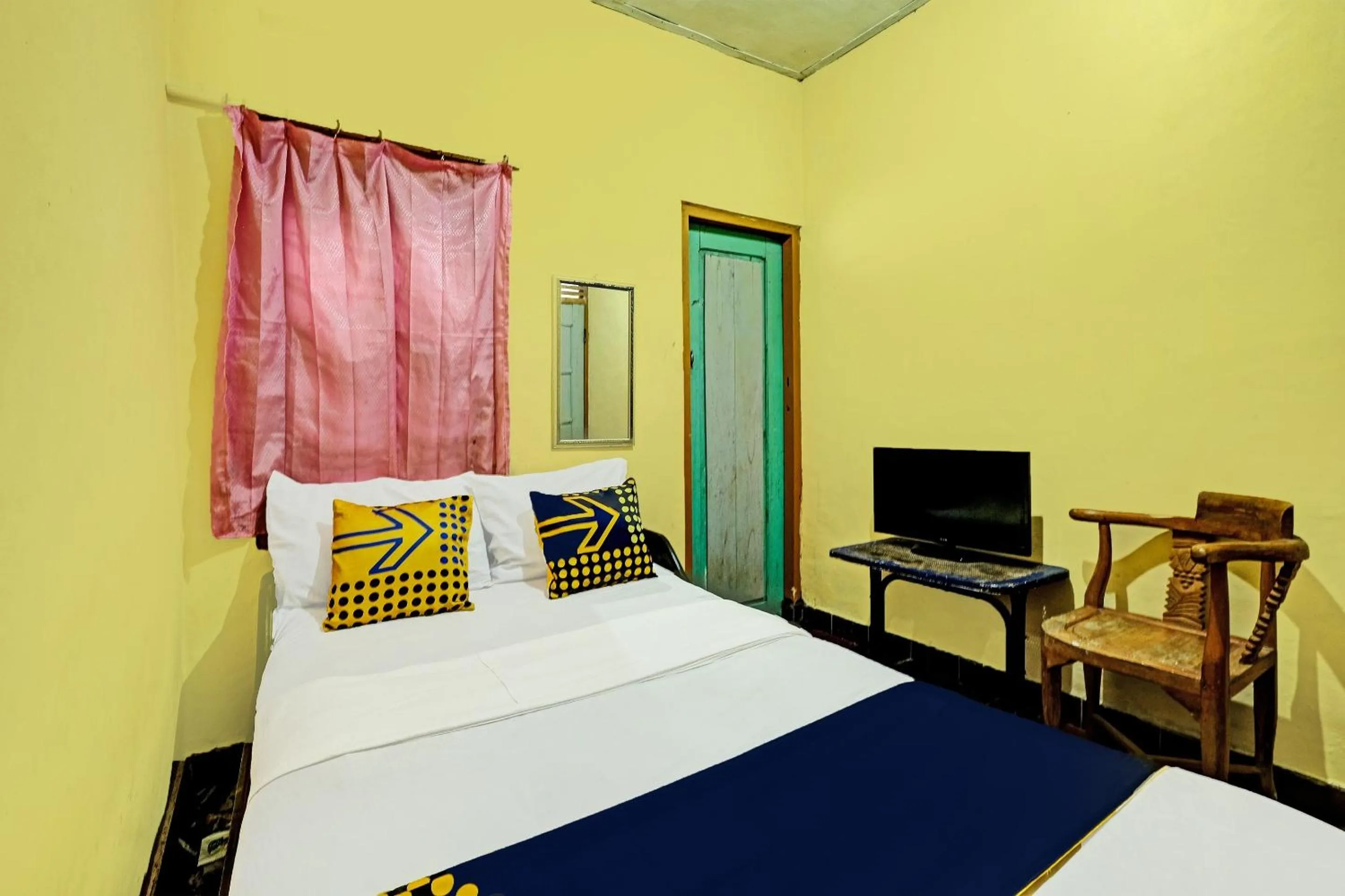 Bedroom in SPOT ON 92414 Hotel Pereng Sari