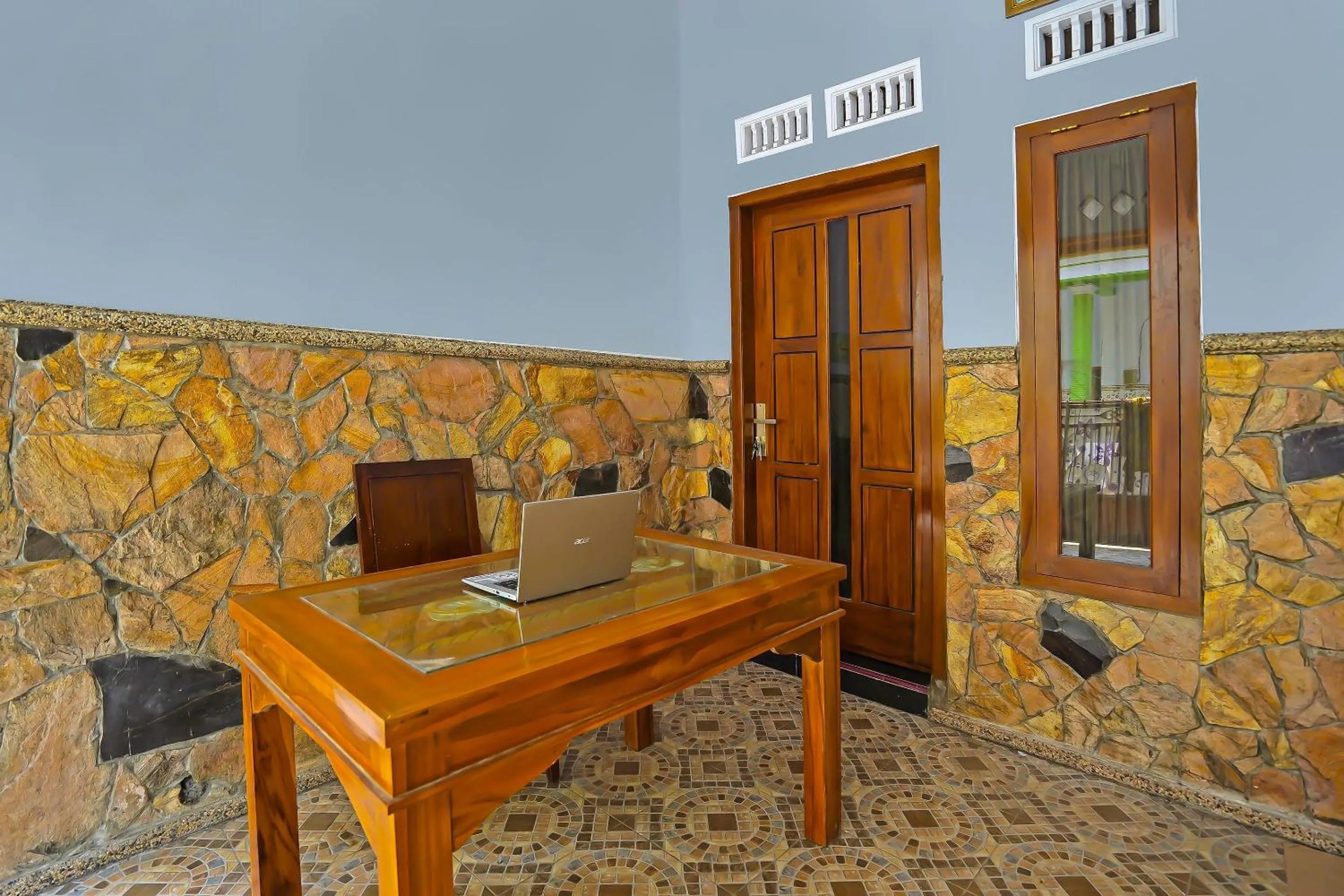 Lobby or reception in Hotel O Salsabila Homestay