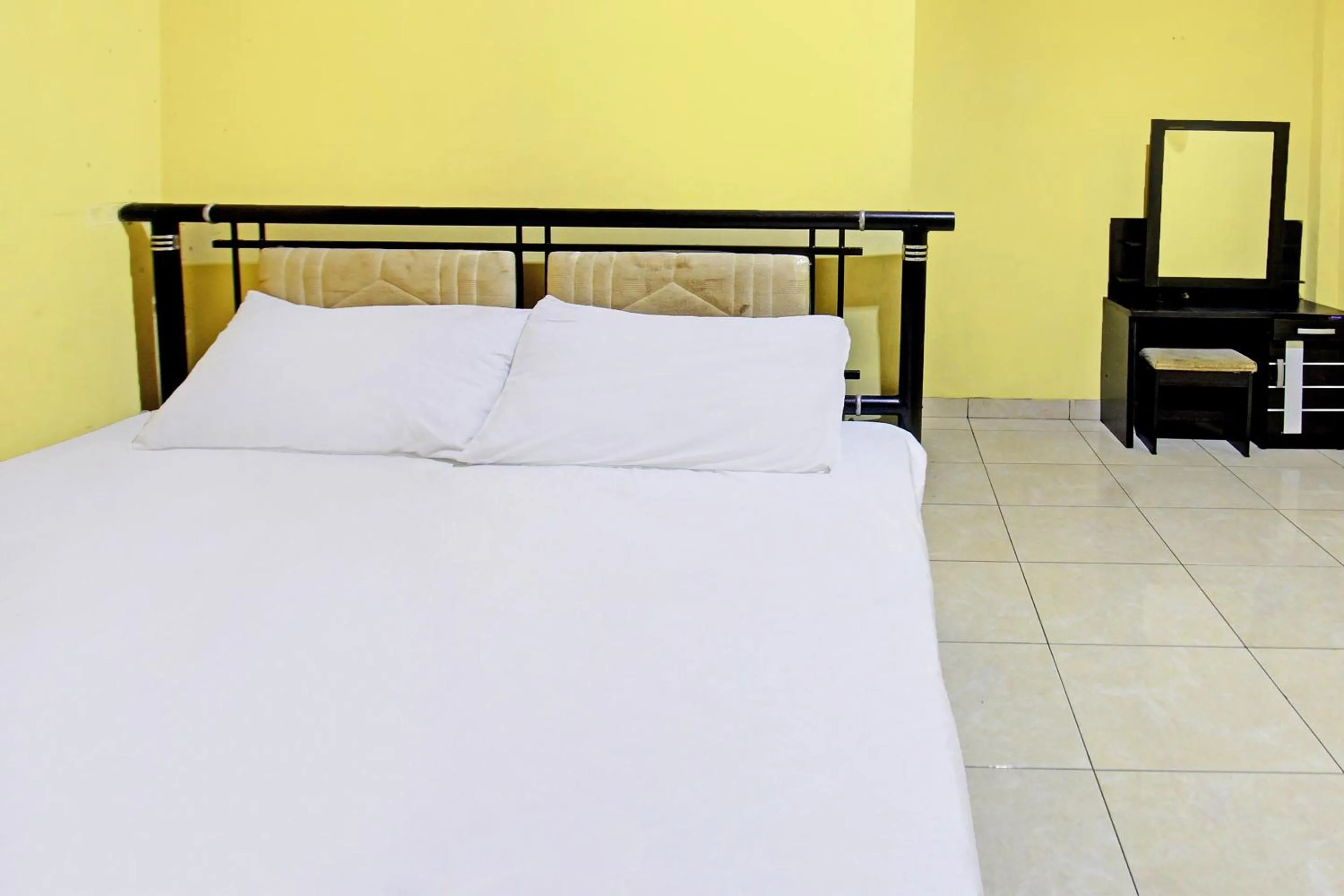 Bedroom, Bed in Hotel O Kos Agi Mataram Near Masjid Hissoh Al-Faham