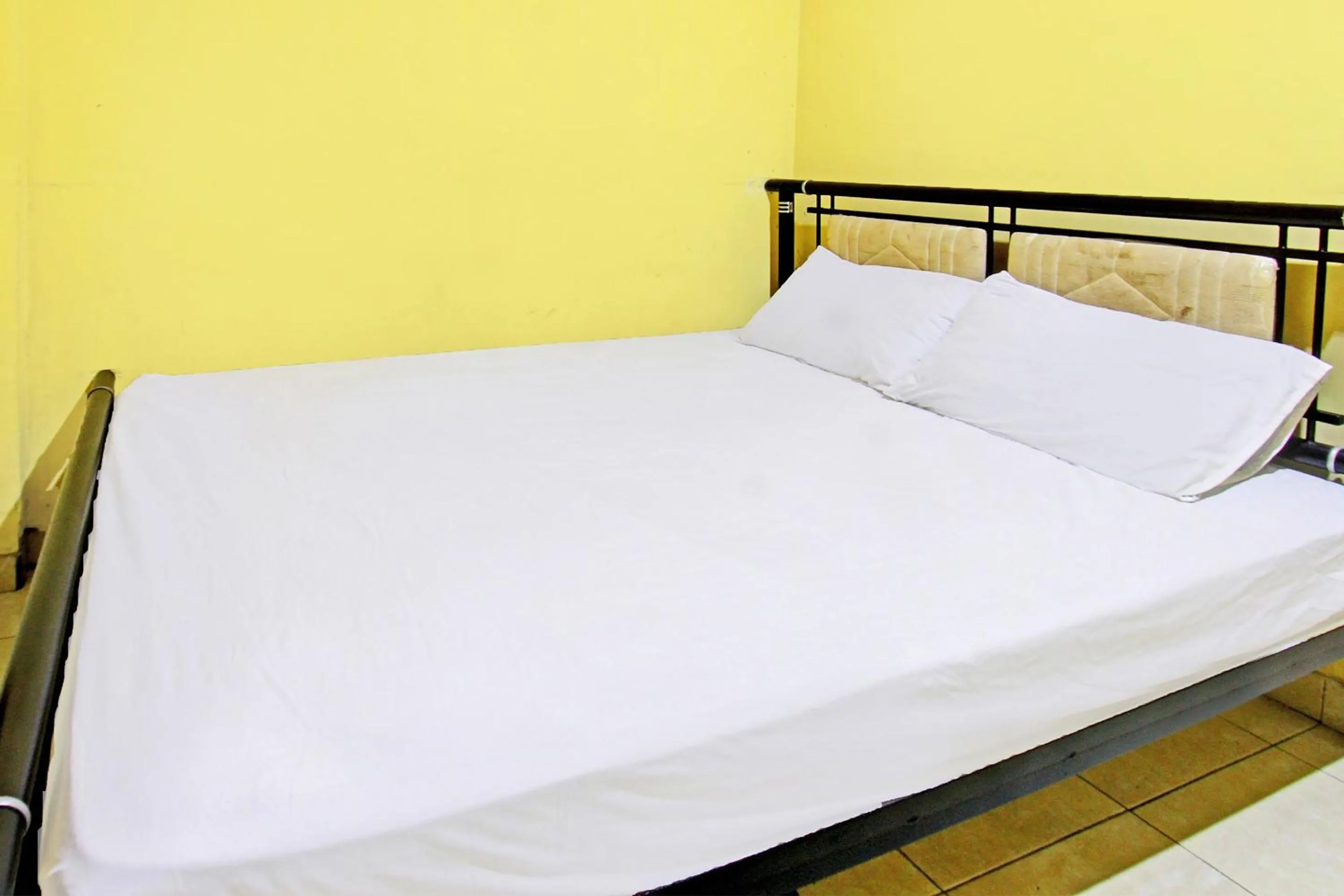 Bedroom, Bed in Hotel O Kos Agi Mataram Near Masjid Hissoh Al-Faham