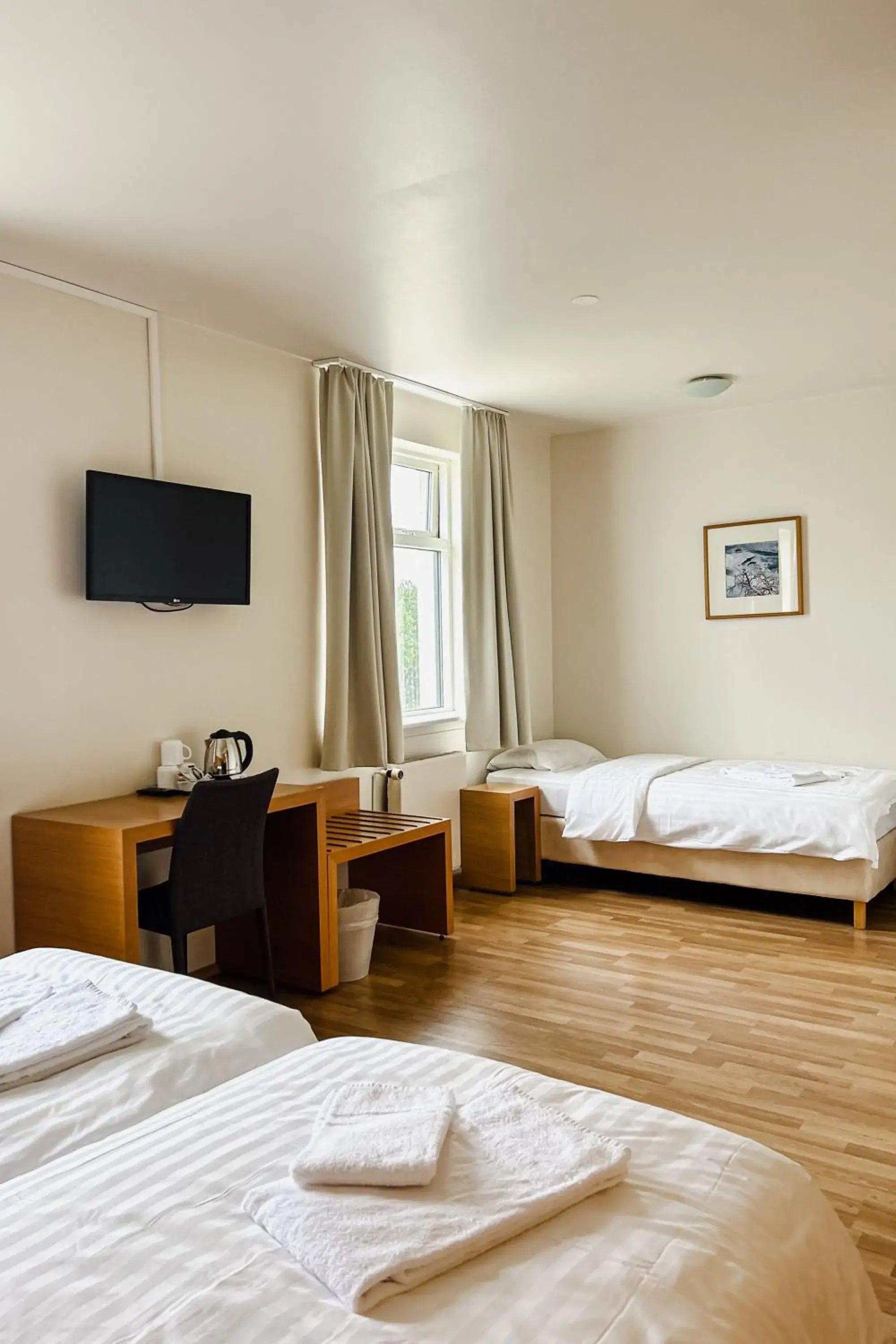 Triple Room with Private Bathroom in Hotel Jökull Triple Room with Private Bathroom in Hotel Jökull