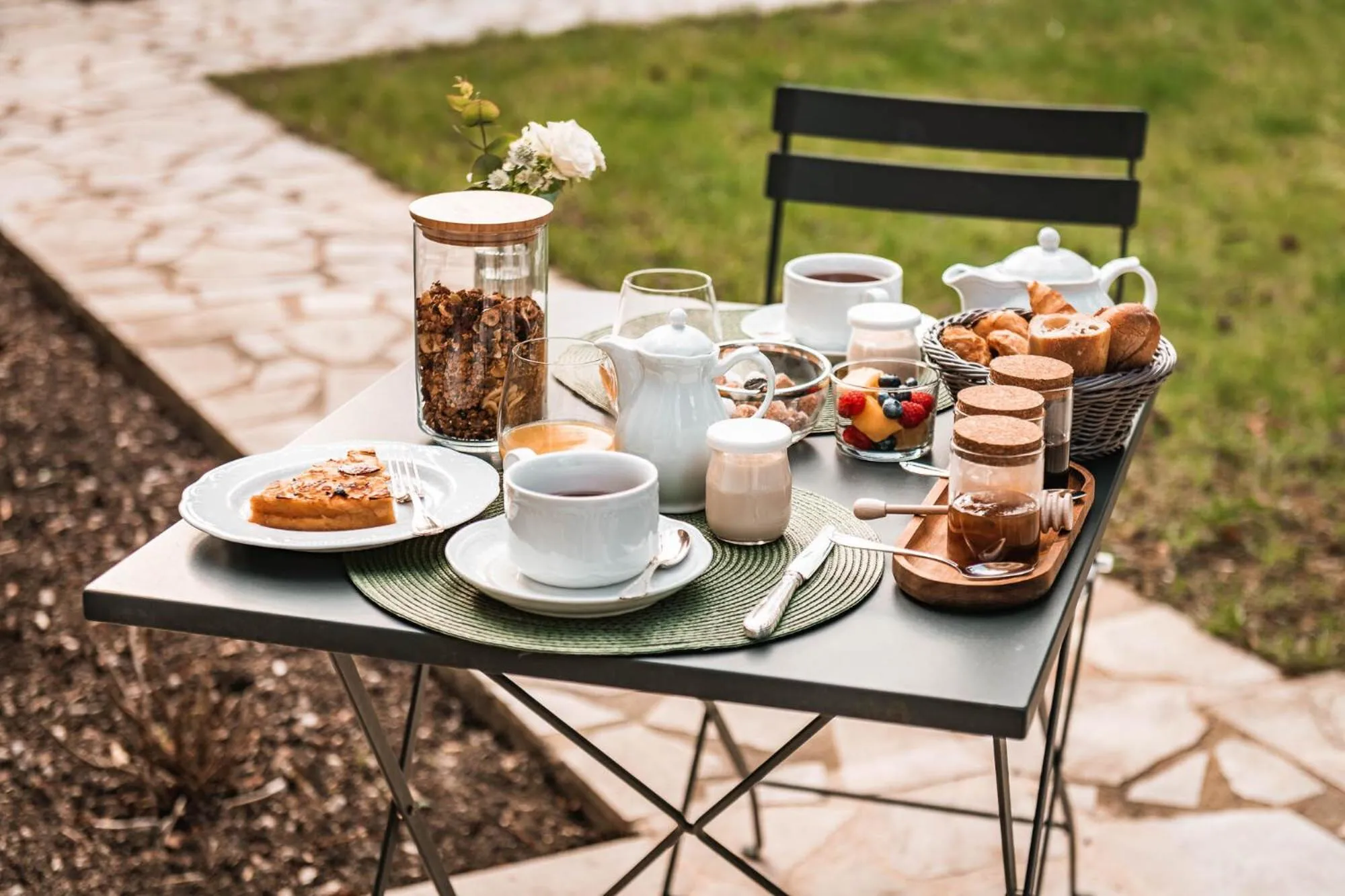 Breakfast in Clos Saint Sulpice