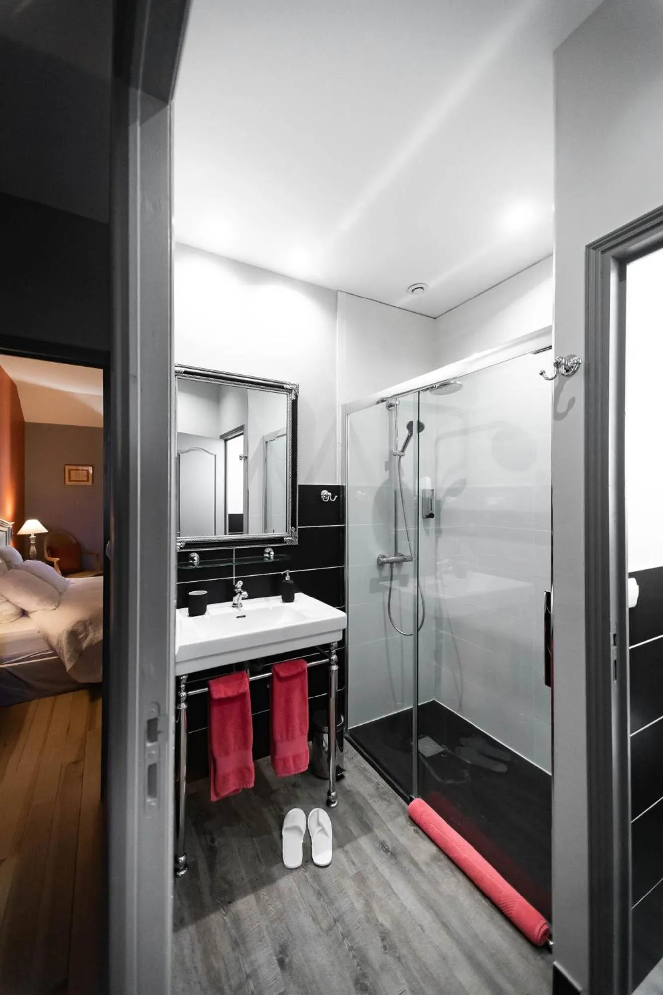 Bathroom, Bed in Clos Saint Sulpice