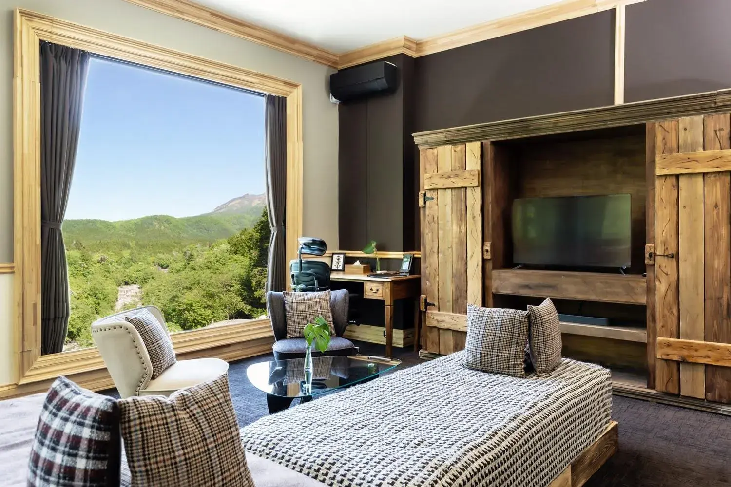 Luxury Triple Room with River View in Shelter Garden Nikko Luxury Triple Room with River View in Shelter Garden Nikko