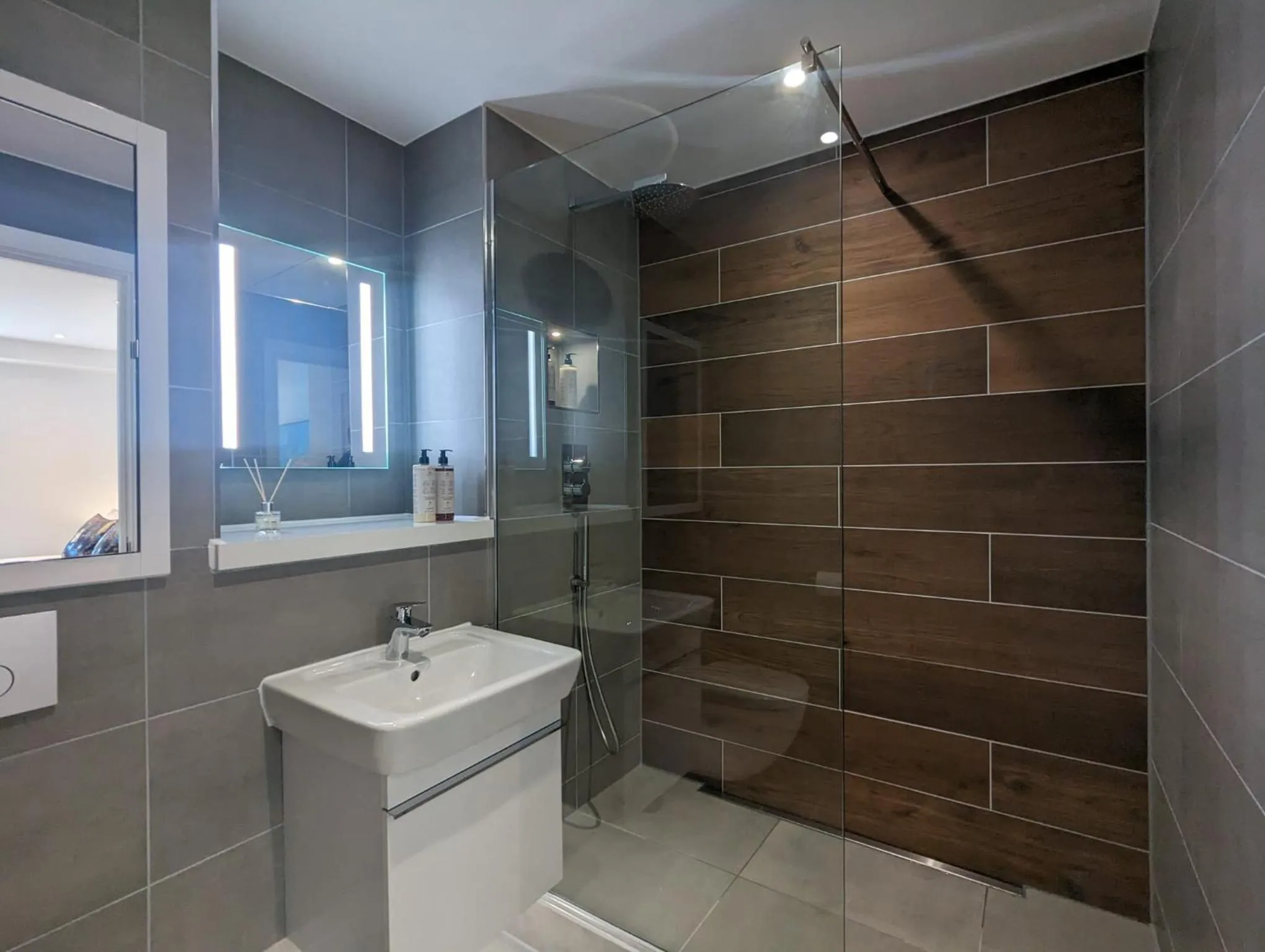 Shower in Charles Hope Manchester Townhouses