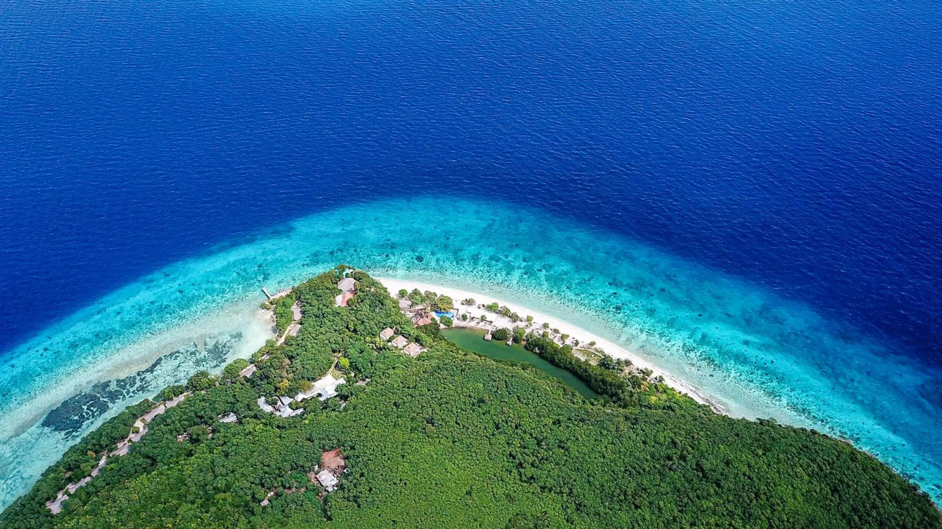 Snorkeling in Oceanism海洋主义潜水度假酒店