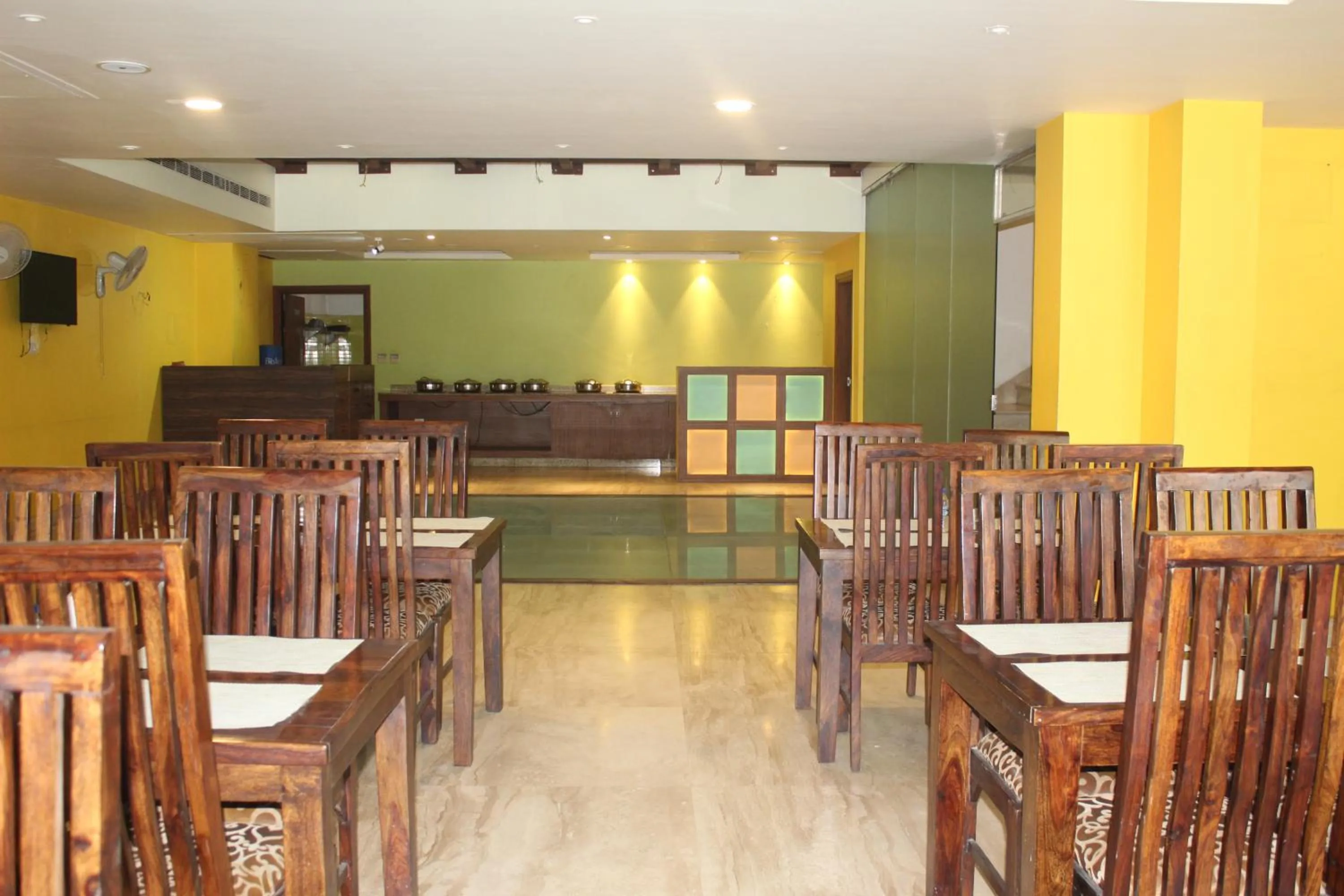 Restaurant/places to eat in THE J K Hotel C R Park