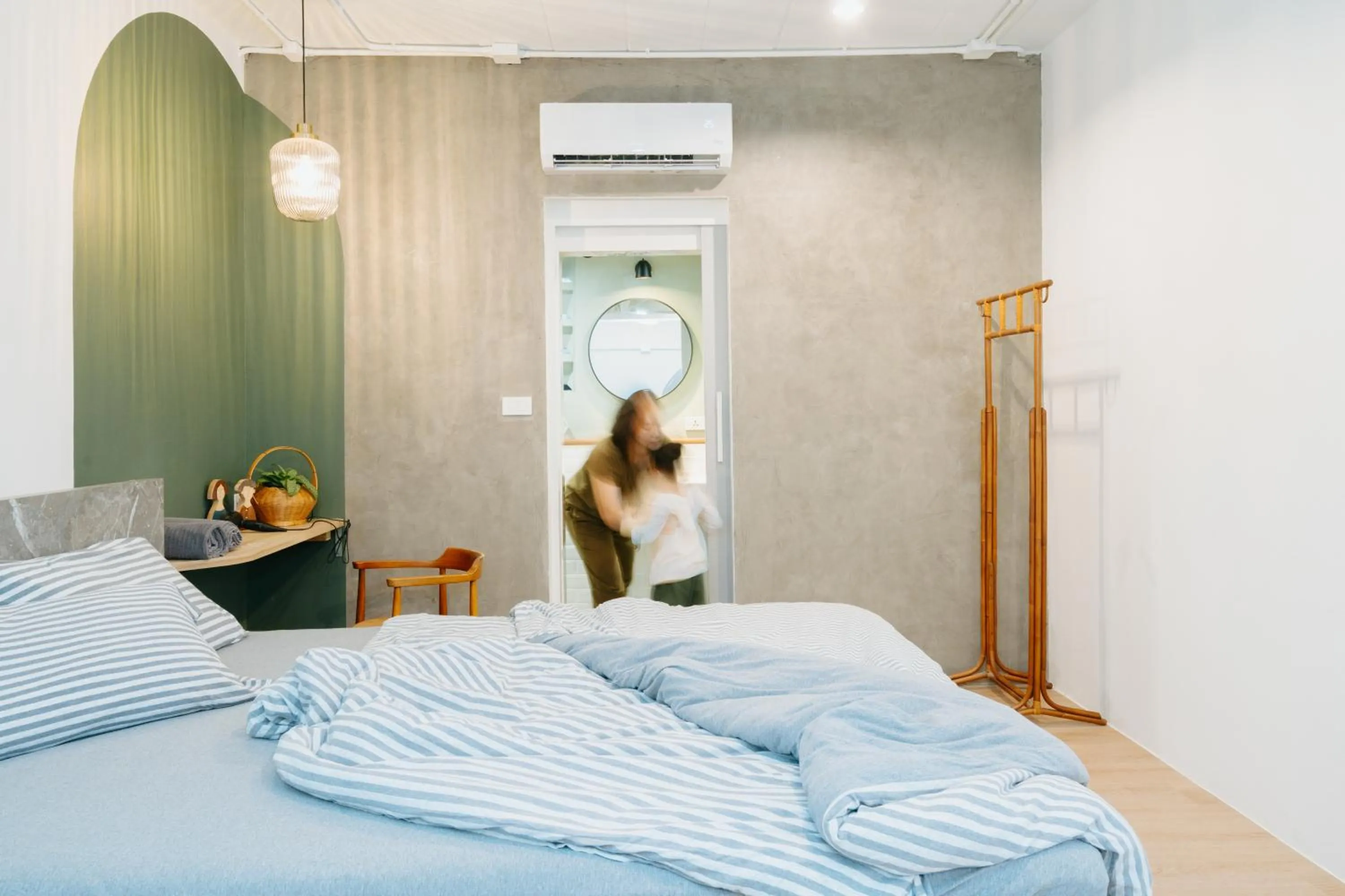 Bed in Dokdin's Family